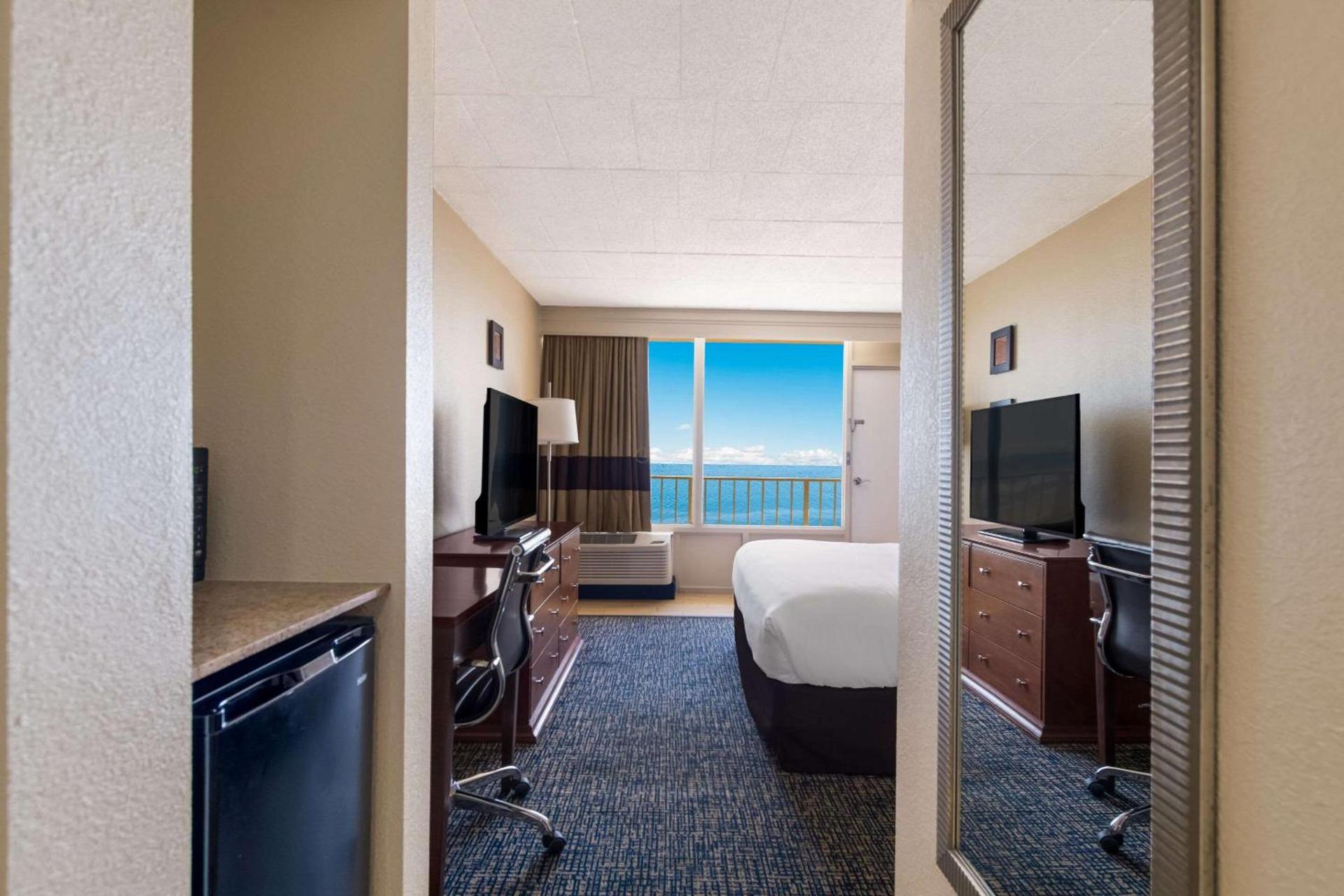 Comfort Inn South Oceanfront photo 23