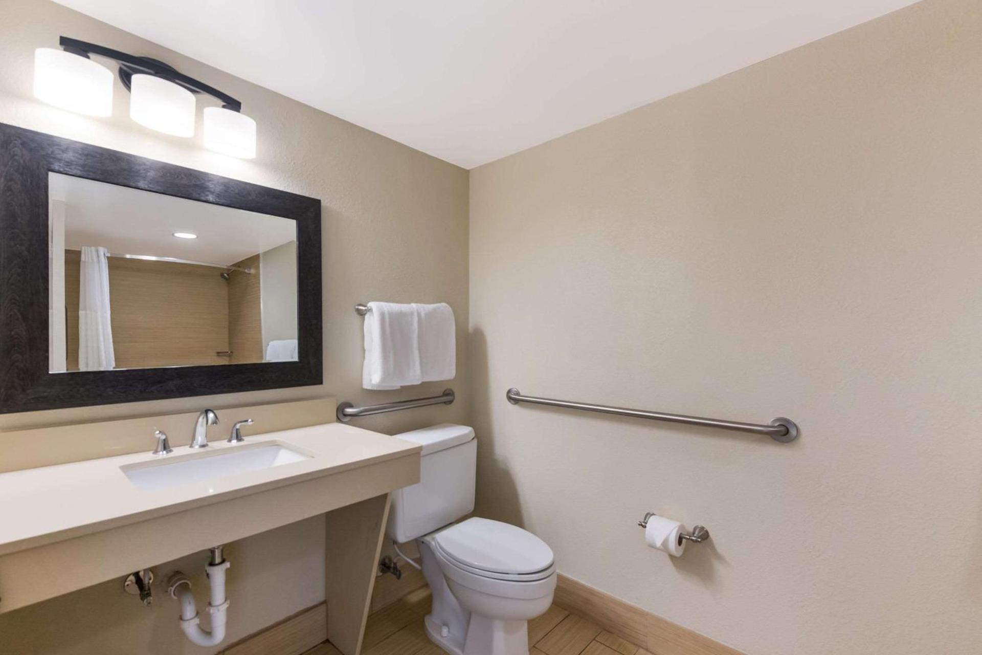 Comfort Inn South Oceanfront photo 25