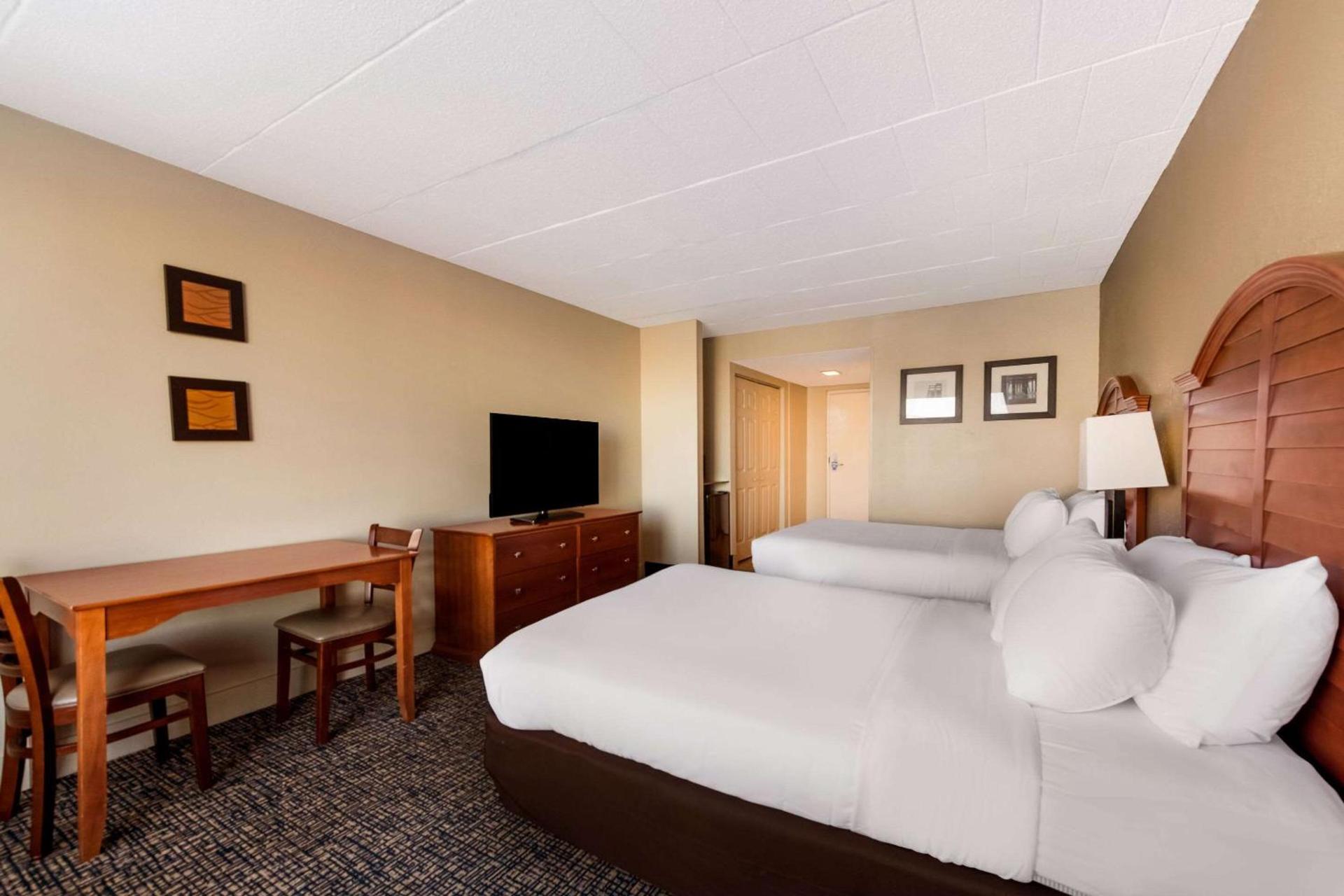 Comfort Inn South Oceanfront photo 27