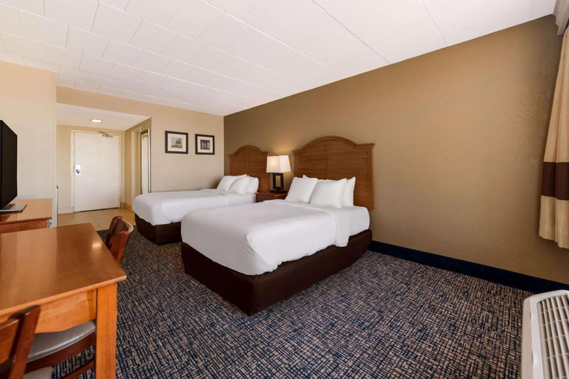 Comfort Inn South Oceanfront photo 31