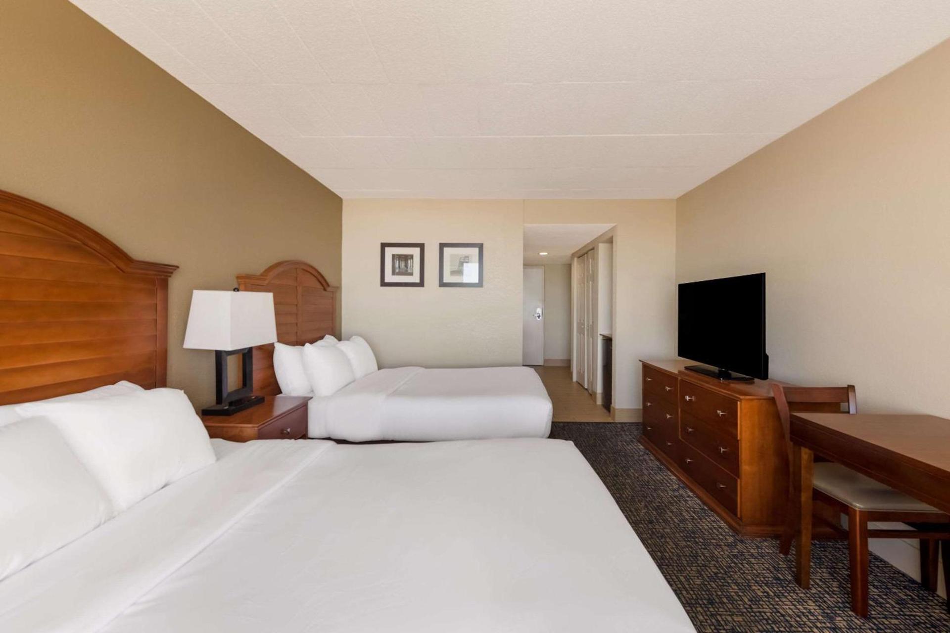 Comfort Inn South Oceanfront photo 33