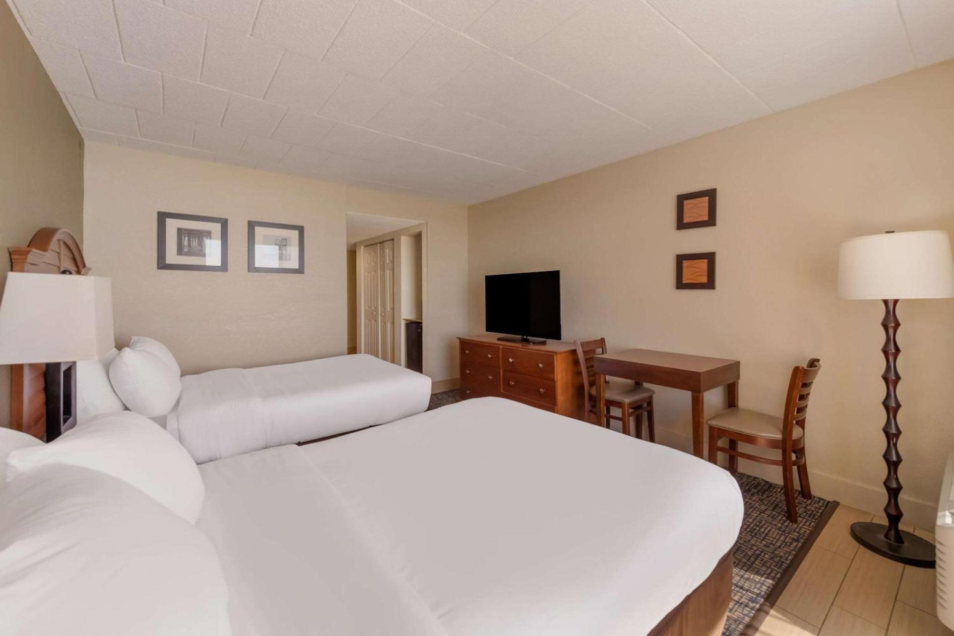 Comfort Inn South Oceanfront photo 34