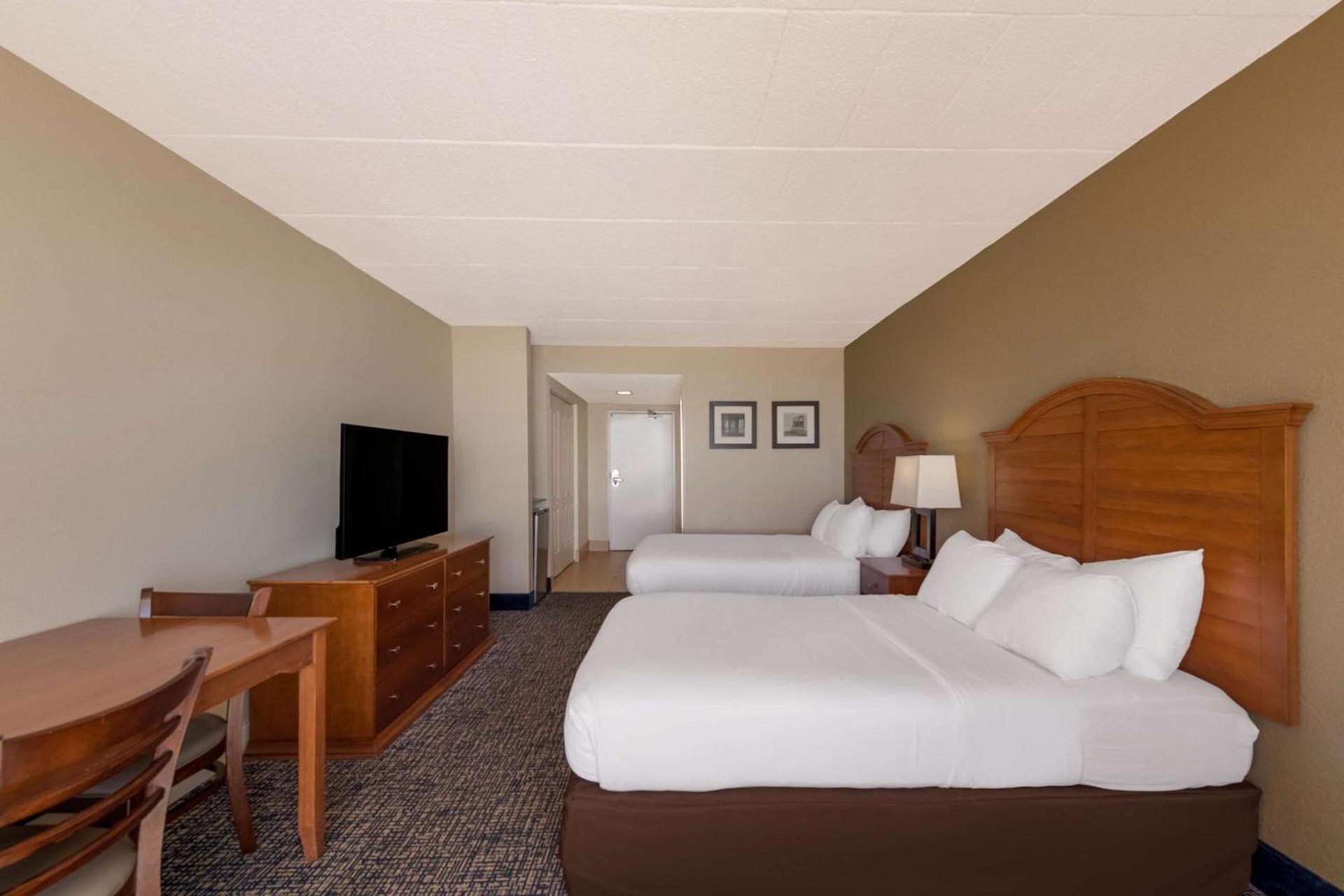 Comfort Inn South Oceanfront photo 37