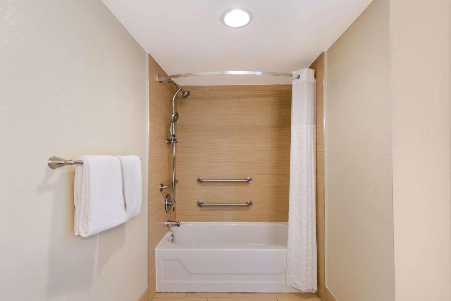 Comfort Inn South Oceanfront photo 38