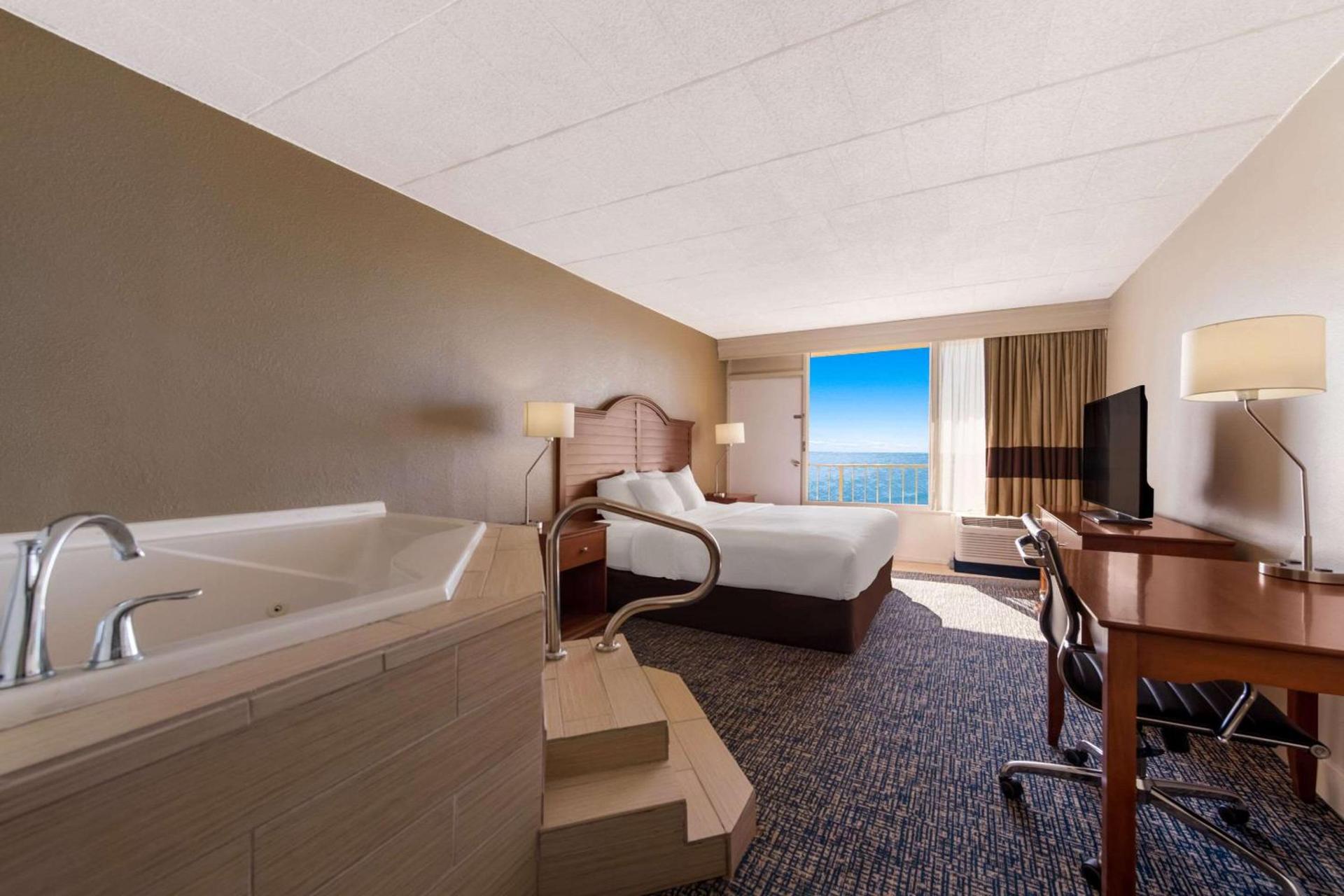 Comfort Inn South Oceanfront photo 43