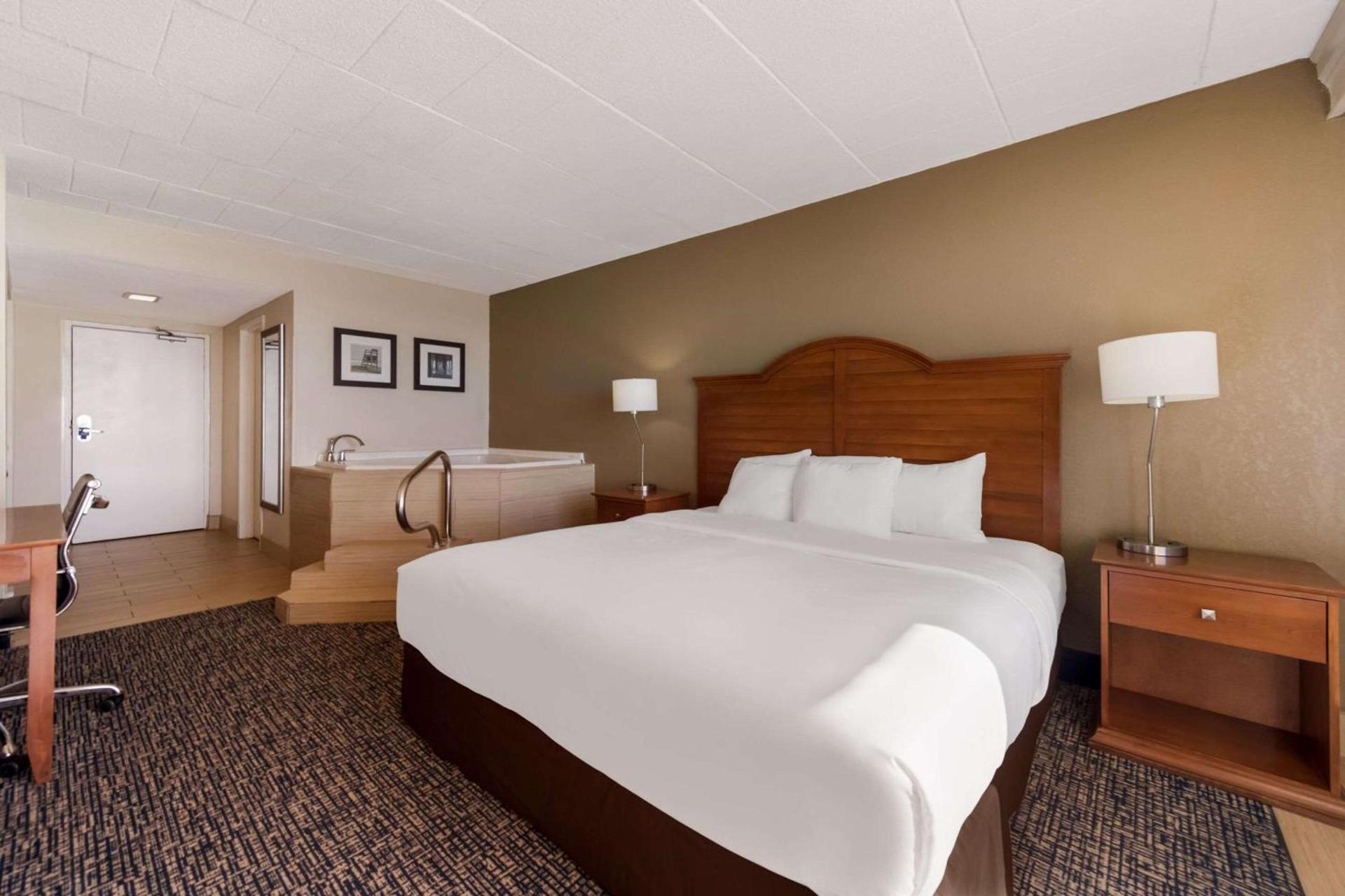 Comfort Inn South Oceanfront photo 44