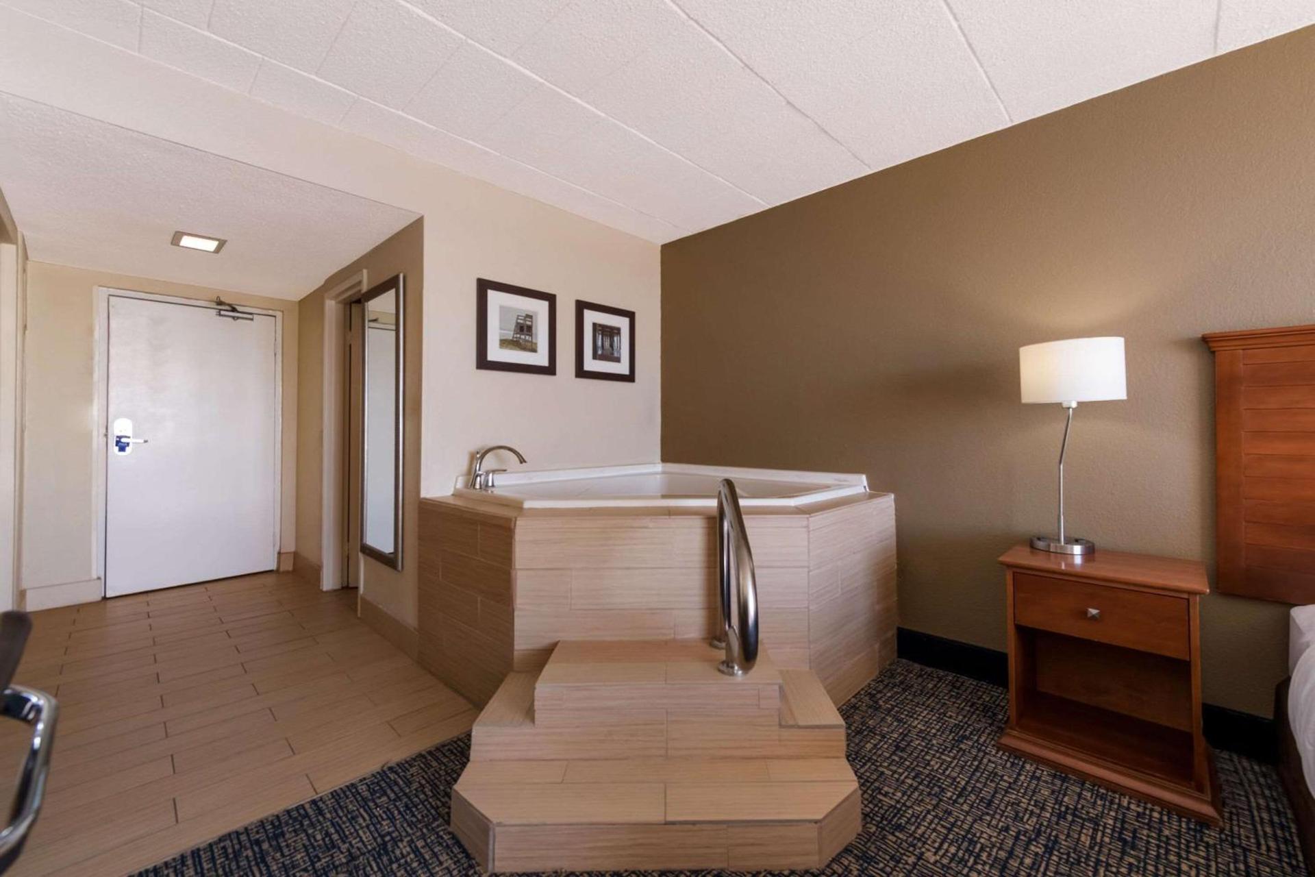 Comfort Inn South Oceanfront photo 46
