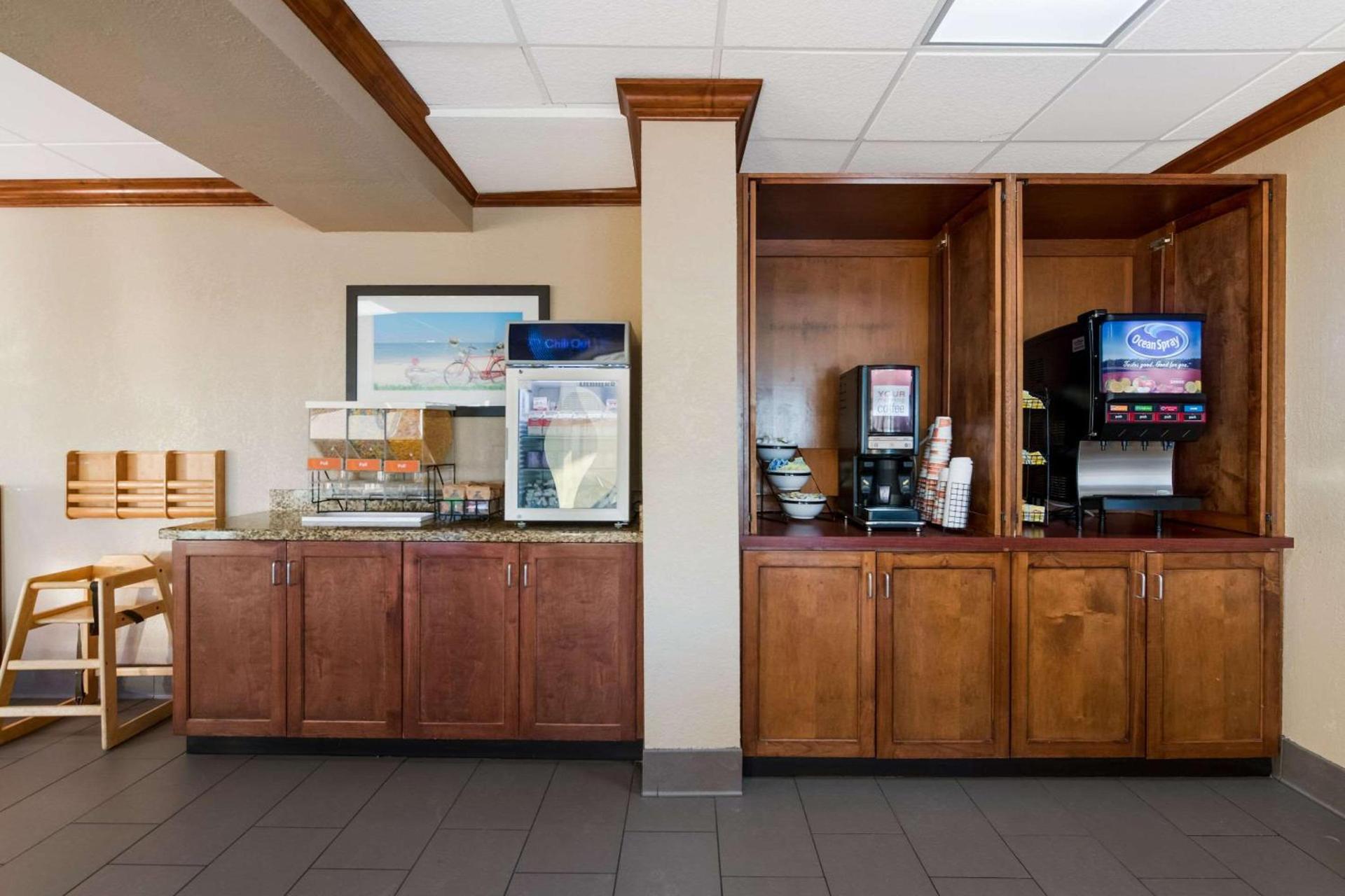 Comfort Inn South Oceanfront photo 55