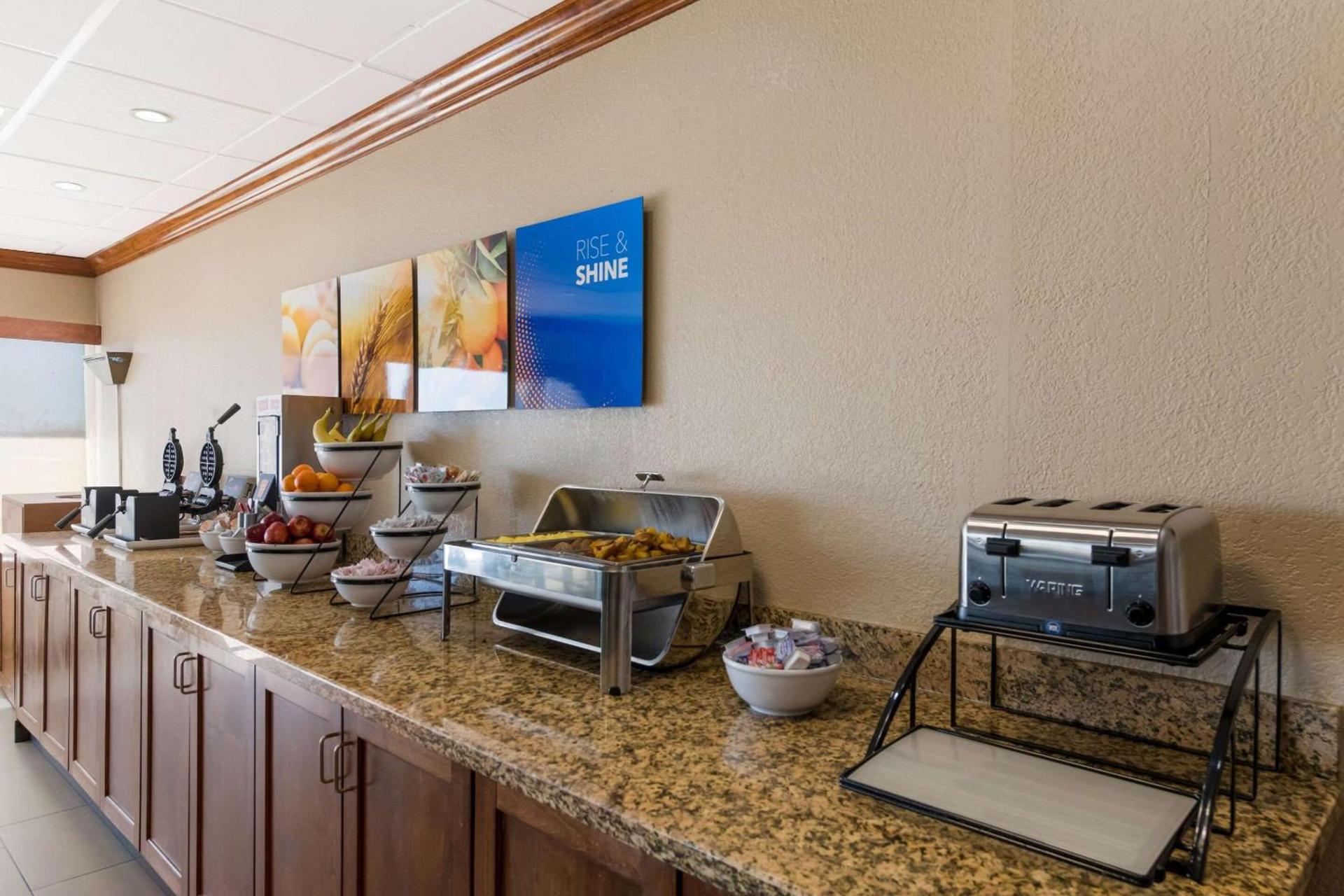Comfort Inn South Oceanfront photo 57