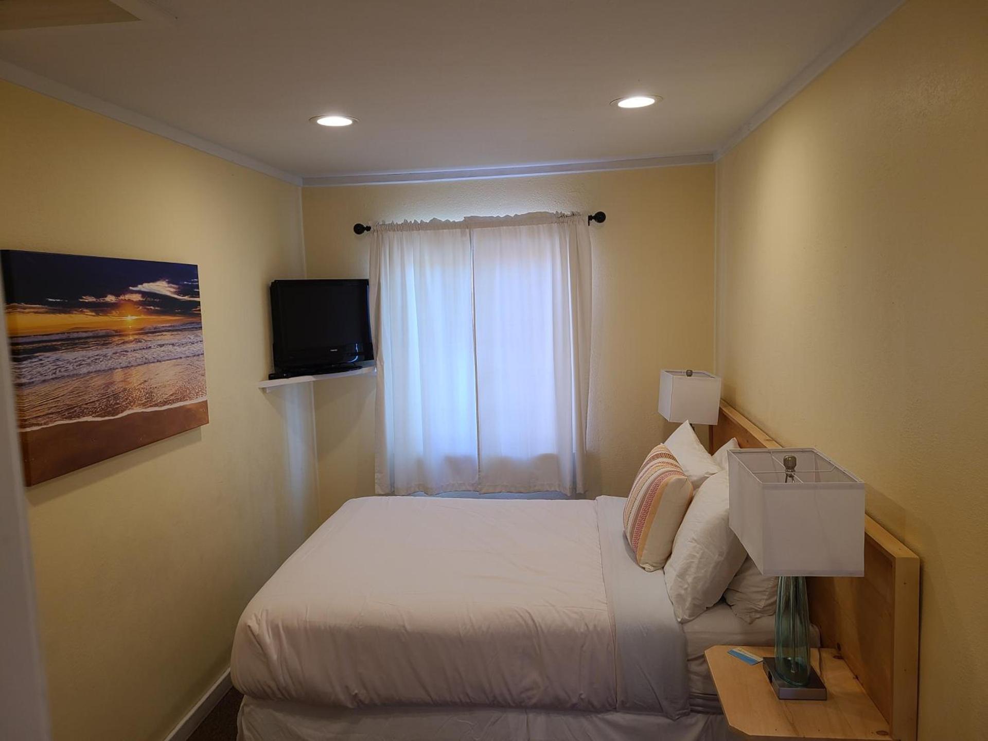 Sunny Cove Motel photo 9
