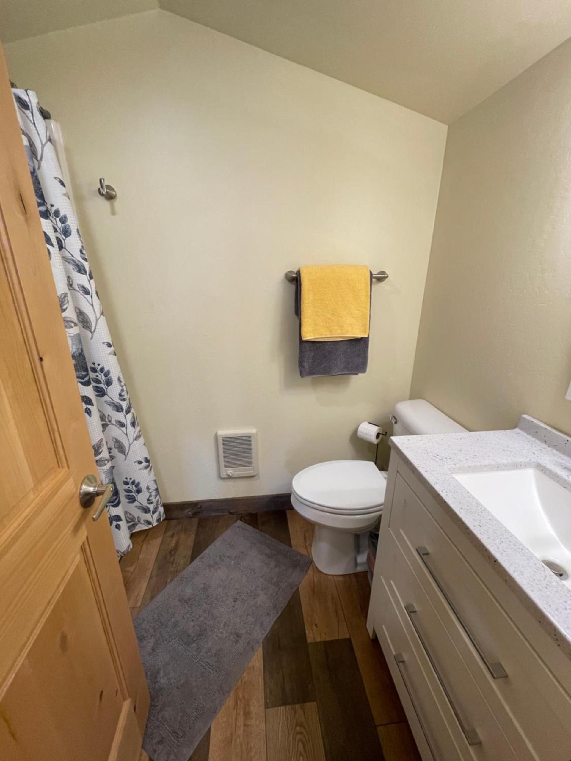 Rhodopa Lodge at Yellowstone photo 11