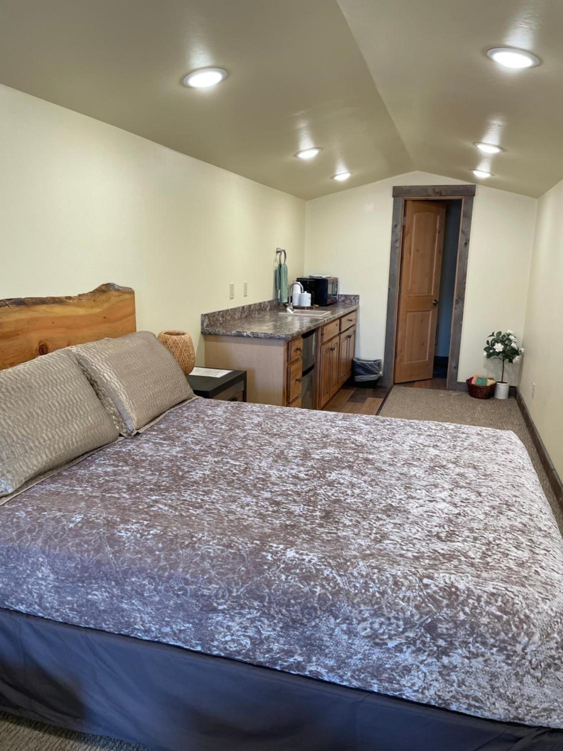Rhodopa Lodge at Yellowstone photo 17