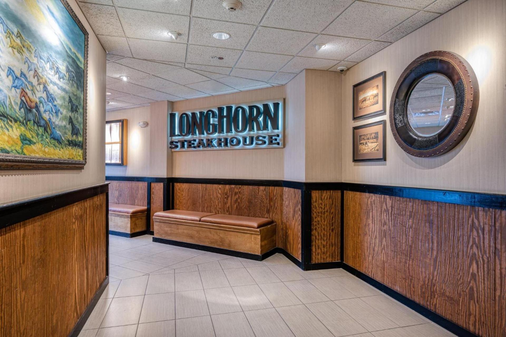 Holiday Inn - Terre Haute by IHG photo 17