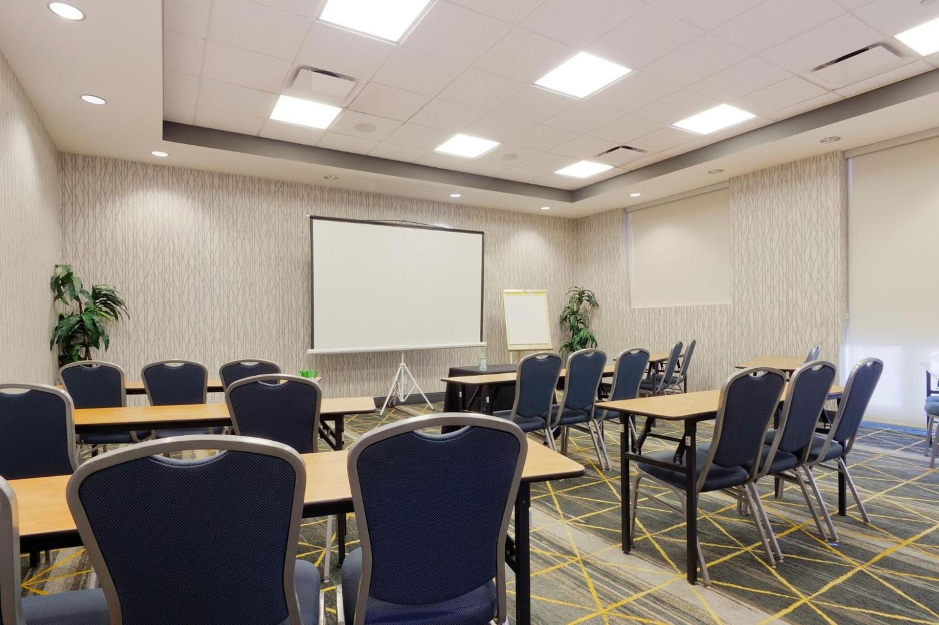 Holiday Inn & Suites Phoenix Airport by IHG photo 37