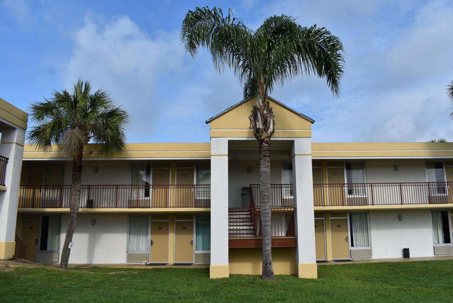 Super 8 by Wyndham Ocala I-75 photo 5