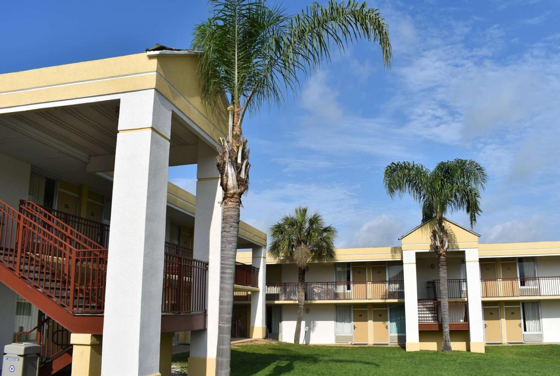 Super 8 by Wyndham Ocala I-75 photo 7
