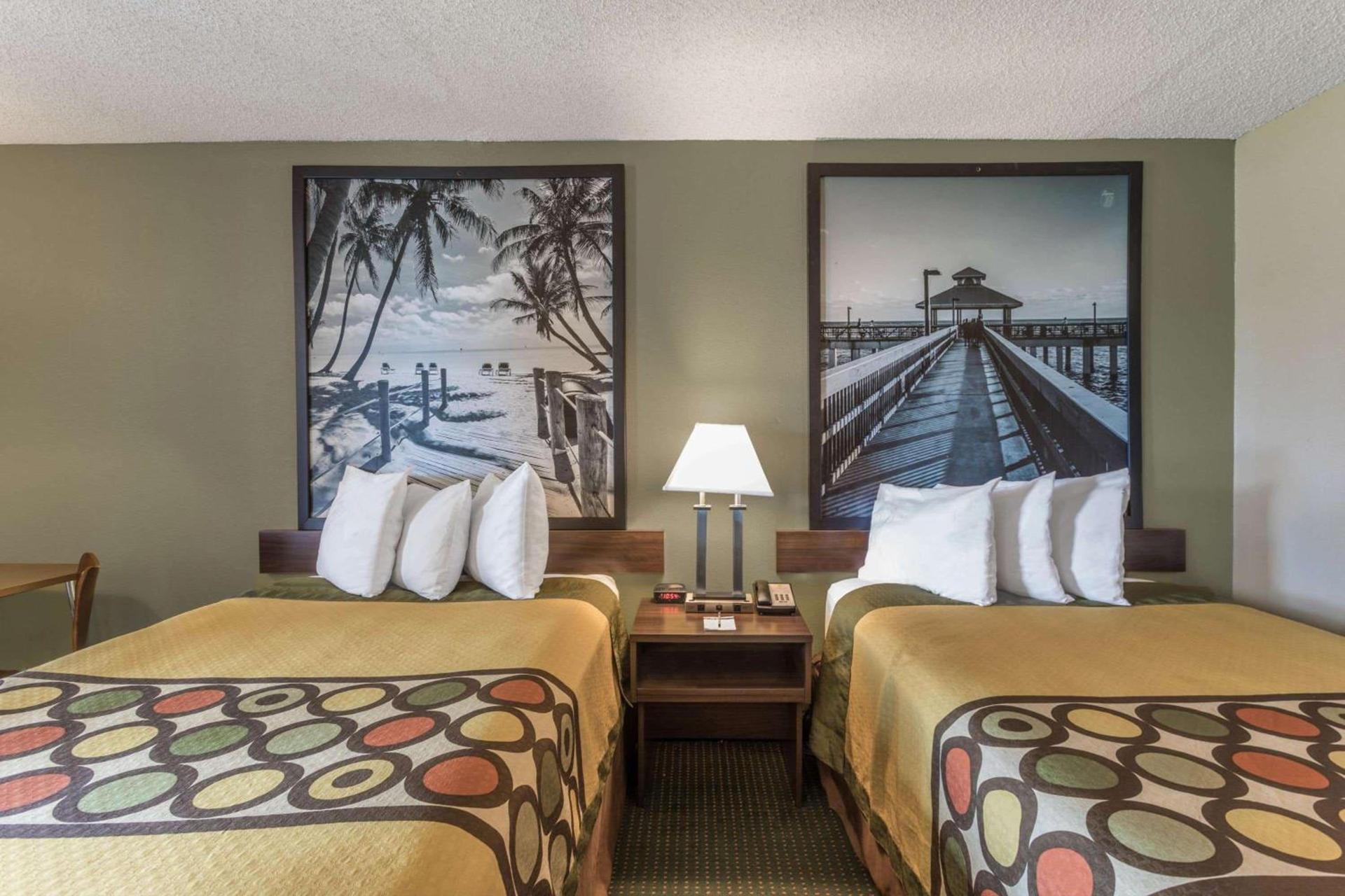 Super 8 by Wyndham Ocala I-75 photo 11