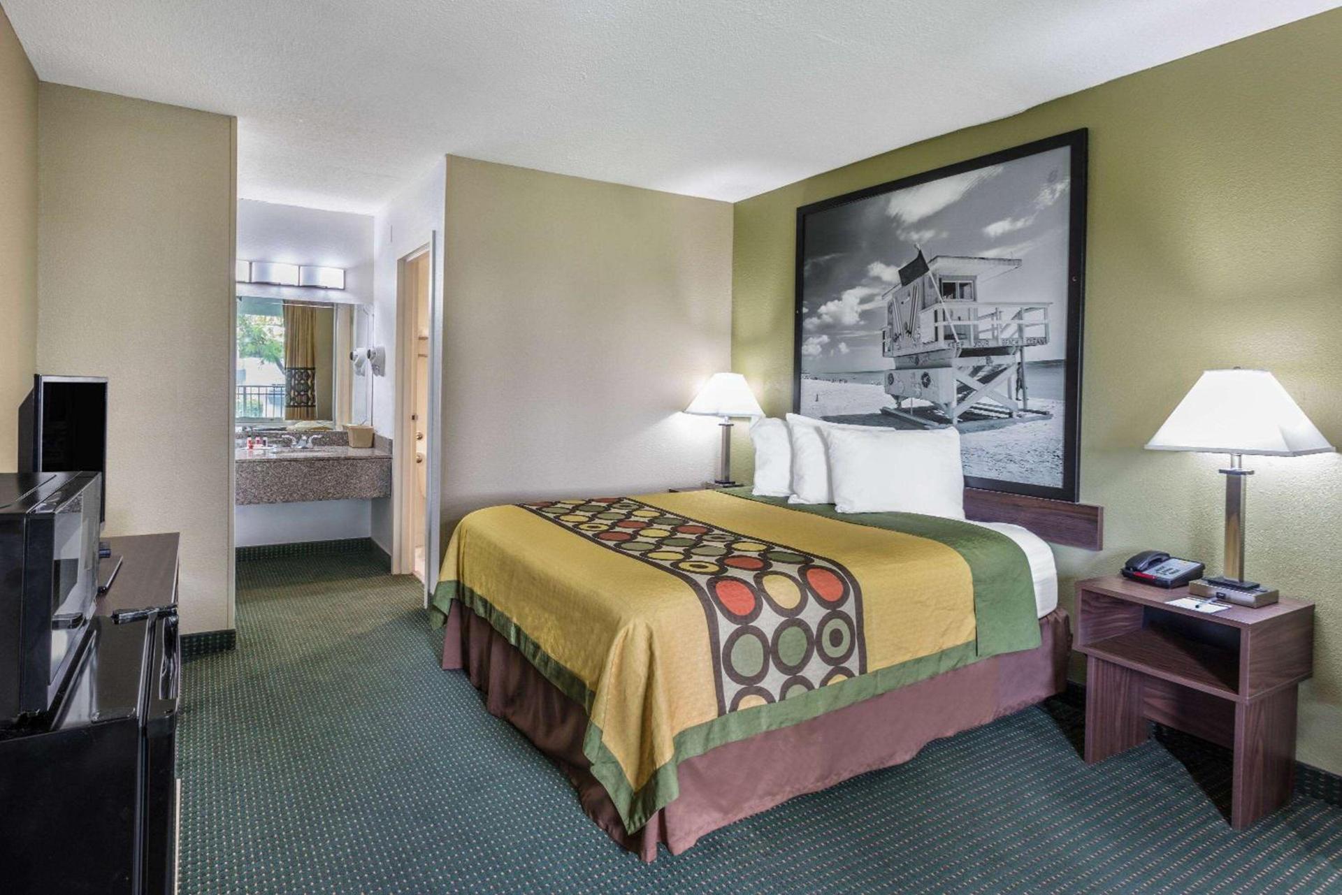 Super 8 by Wyndham Ocala I-75 photo 23