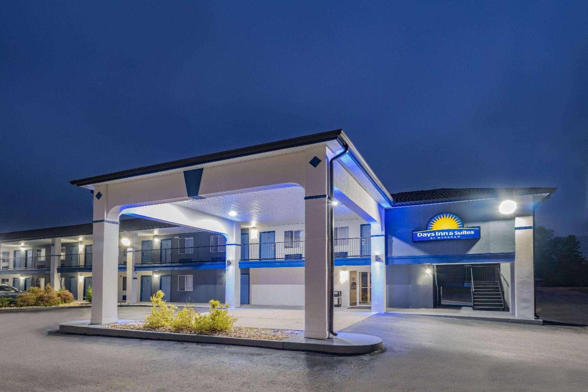 Days Inn by Wyndham Hamilton photo 1