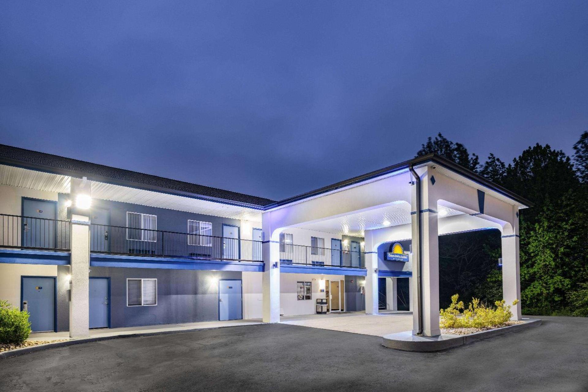 Days Inn by Wyndham Hamilton photo 2