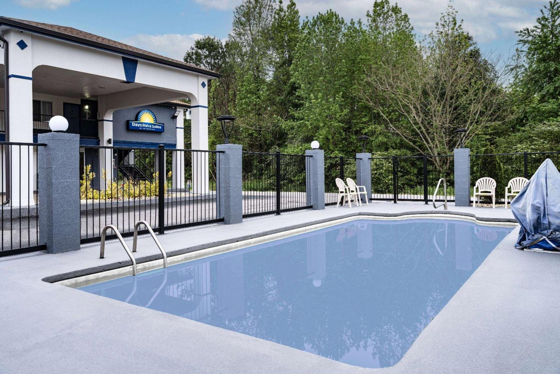 Days Inn by Wyndham Hamilton photo 7