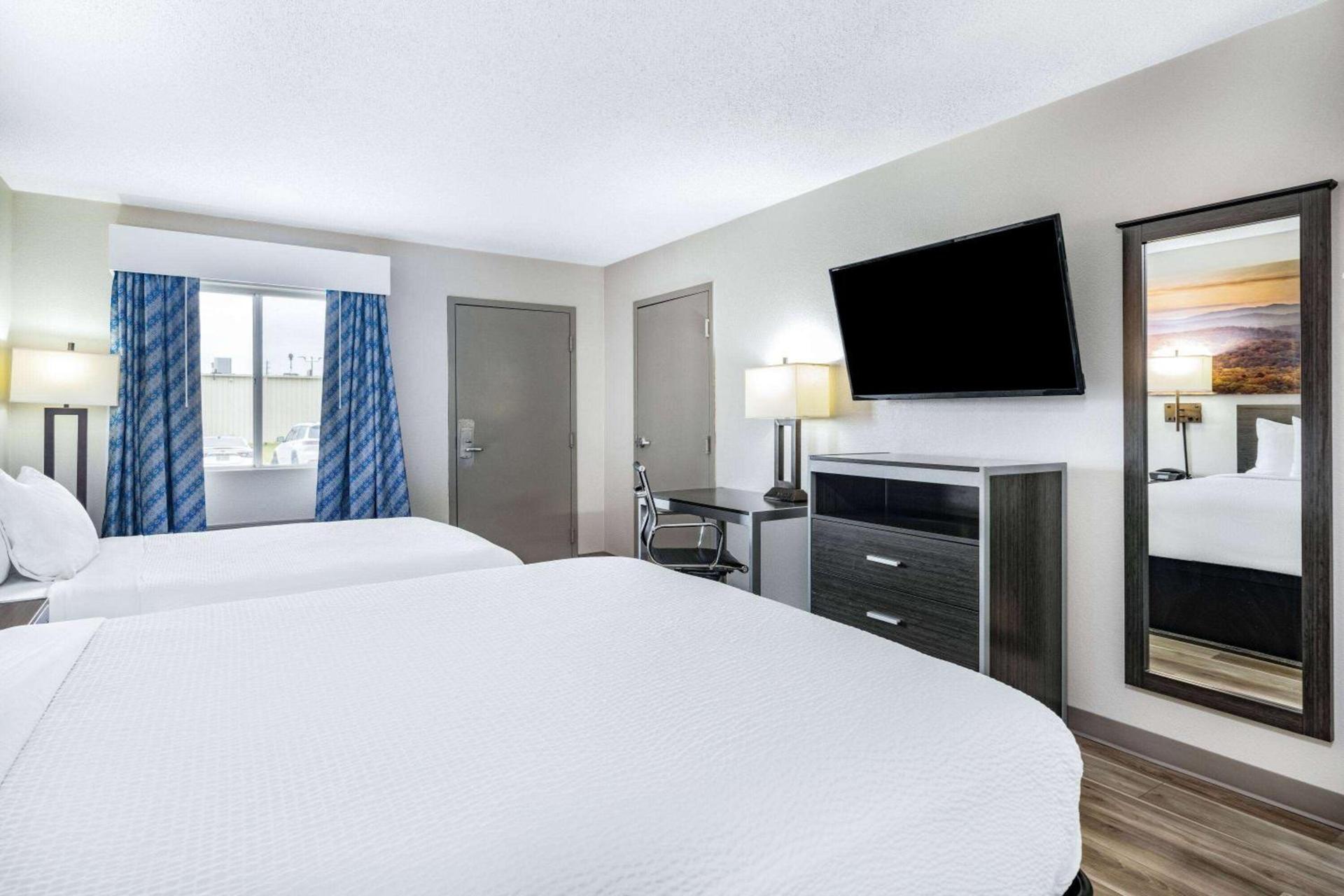 Days Inn by Wyndham Hamilton photo 12