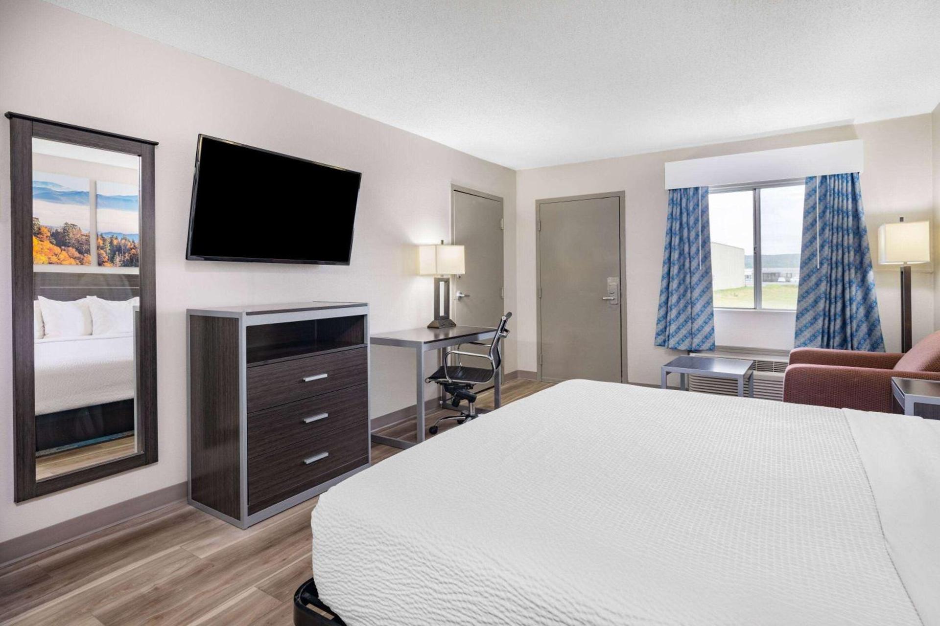 Days Inn by Wyndham Hamilton photo 13