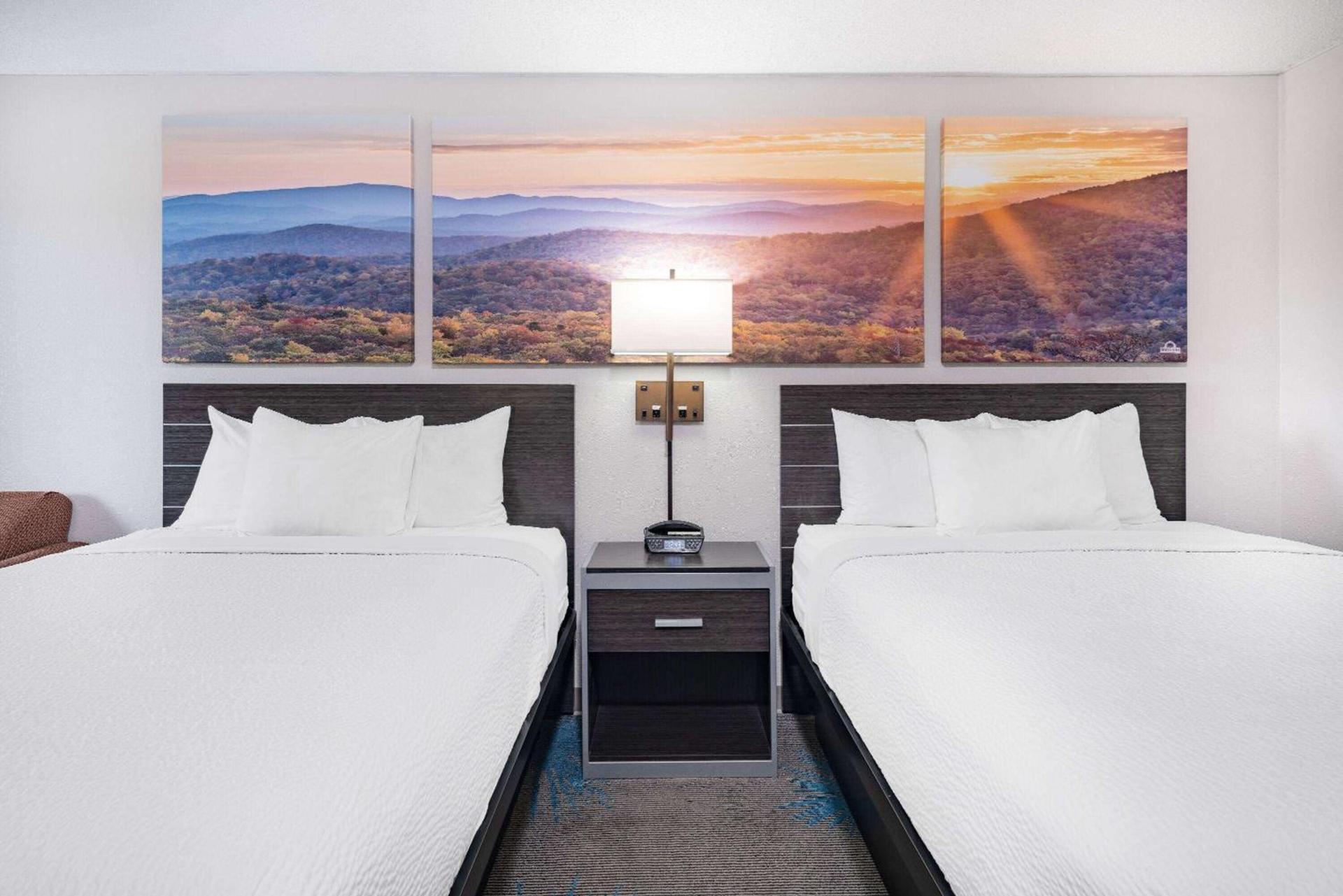 Days Inn by Wyndham Hamilton photo 19