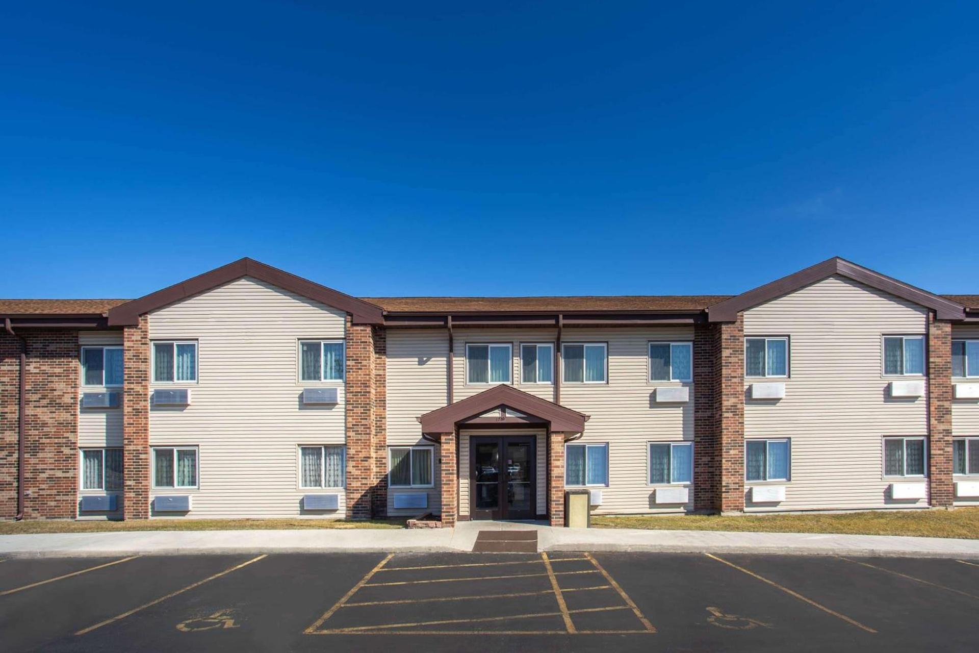 Baymont by Wyndham Joliet photo 2