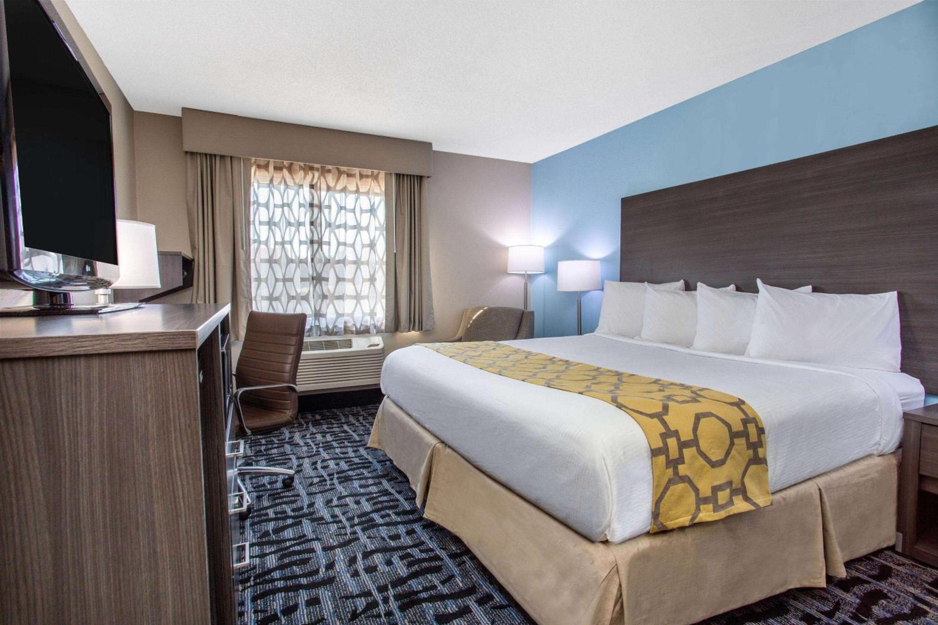 Baymont by Wyndham Joliet photo 11
