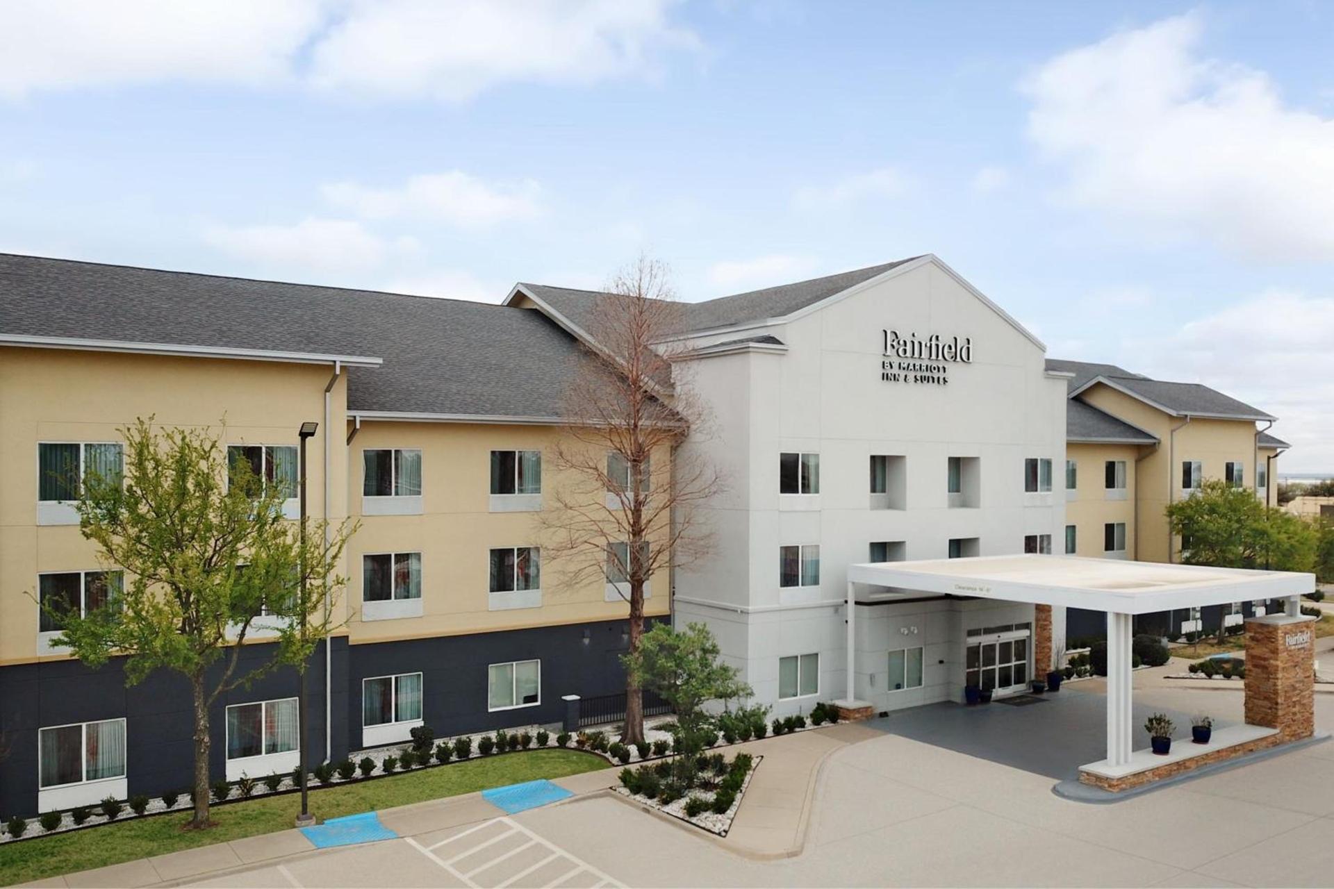 Fairfield Inn & Suites Denton photo 1