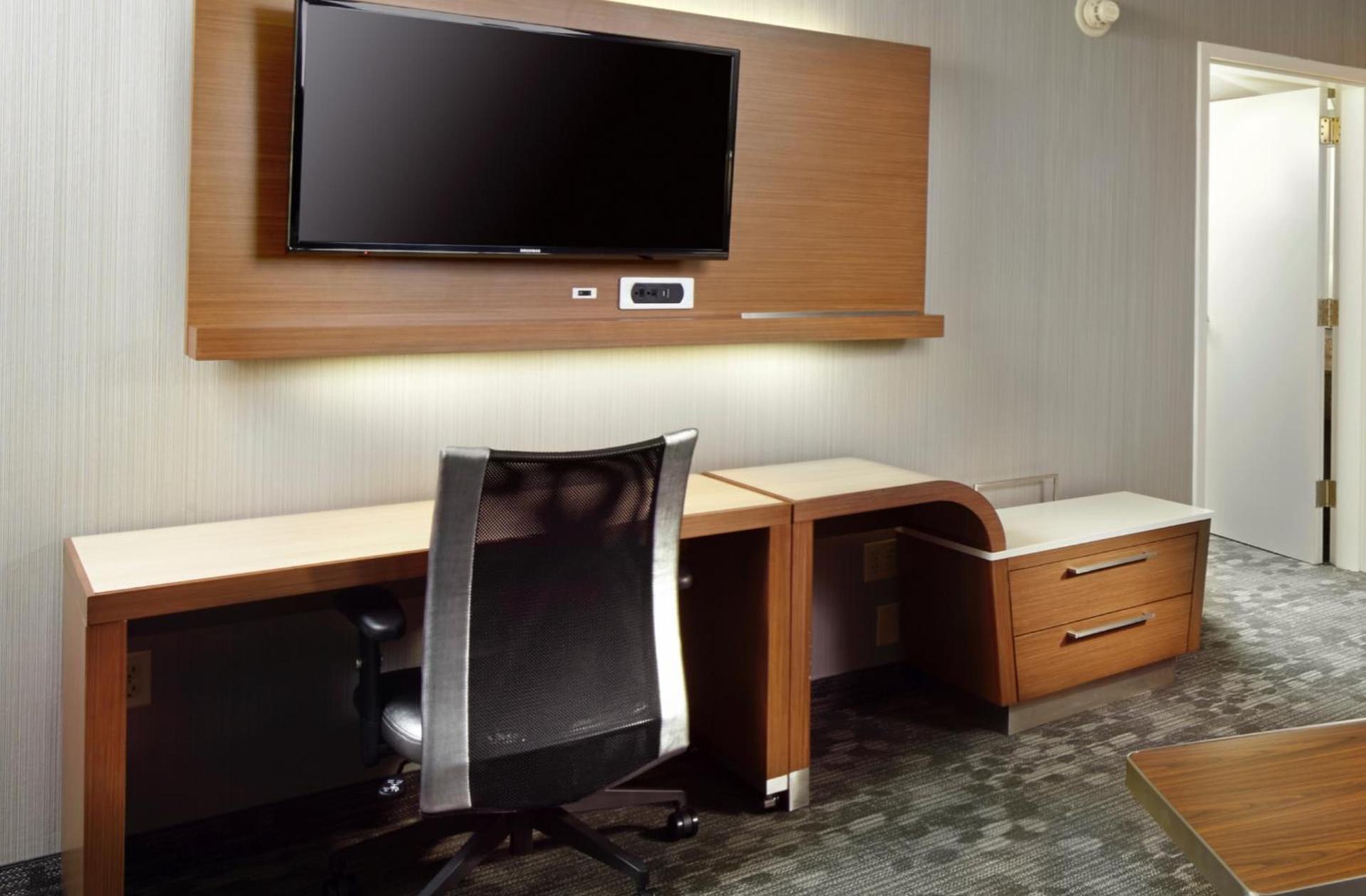 Courtyard by Marriott State College photo 3