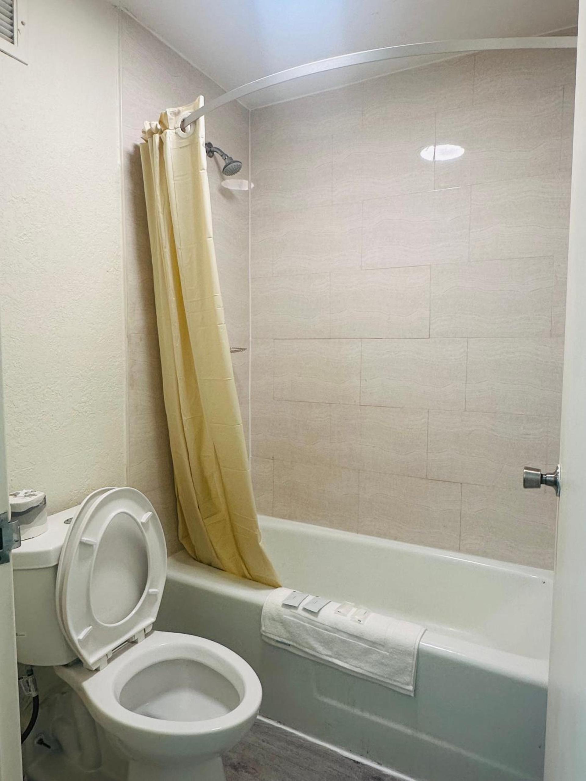 Rodeway Inn Silver Springs - Ocala East photo 22