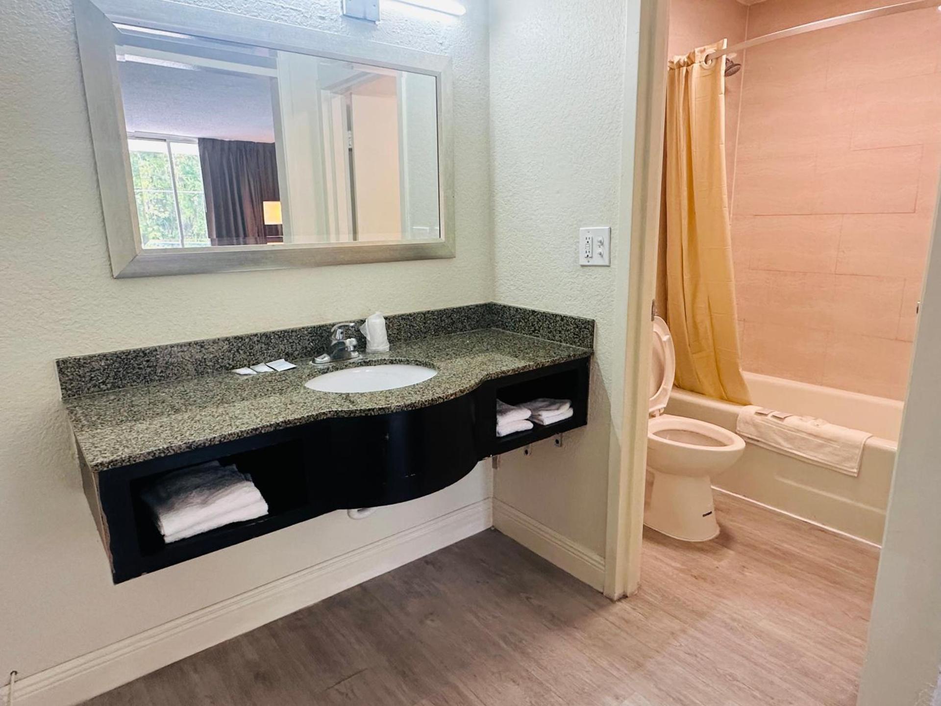 Rodeway Inn Silver Springs - Ocala East photo 28