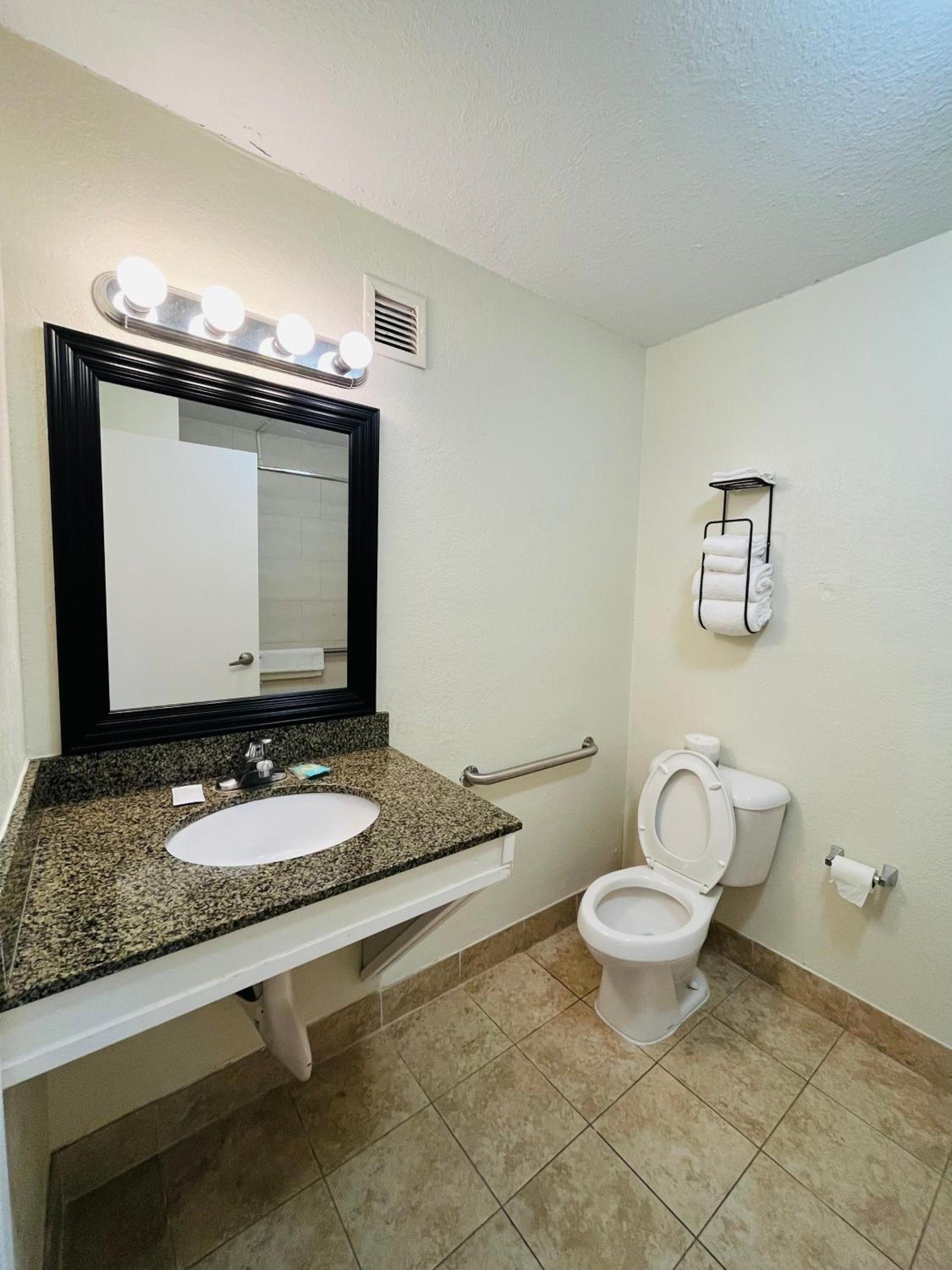 Rodeway Inn Silver Springs - Ocala East photo 24