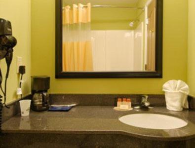 Days Inn & Suites by Wyndham Swainsboro photo 20