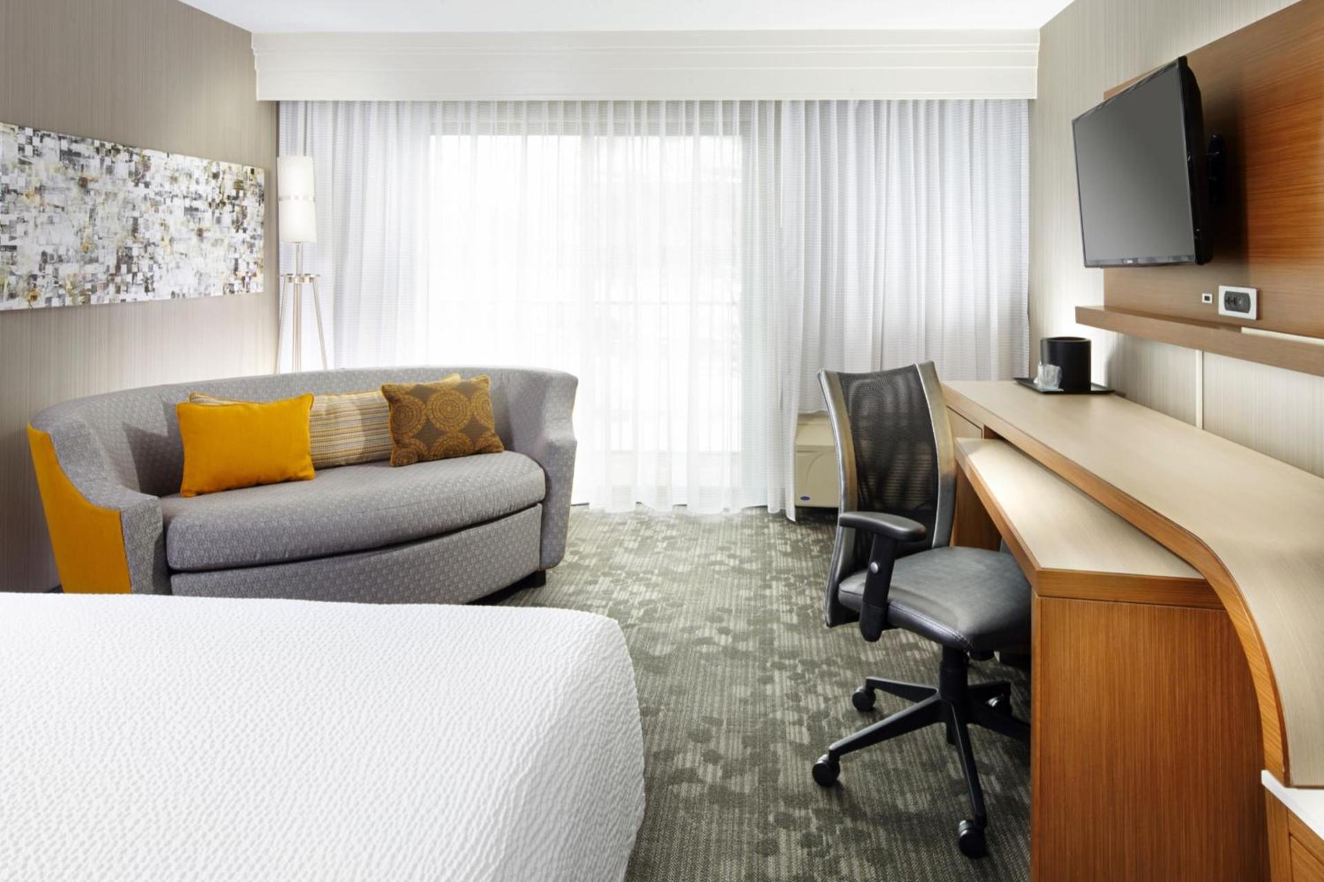 Courtyard by Marriott State College photo 5