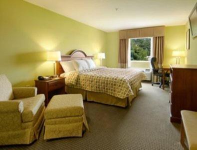 Days Inn & Suites by Wyndham Swainsboro photo 13