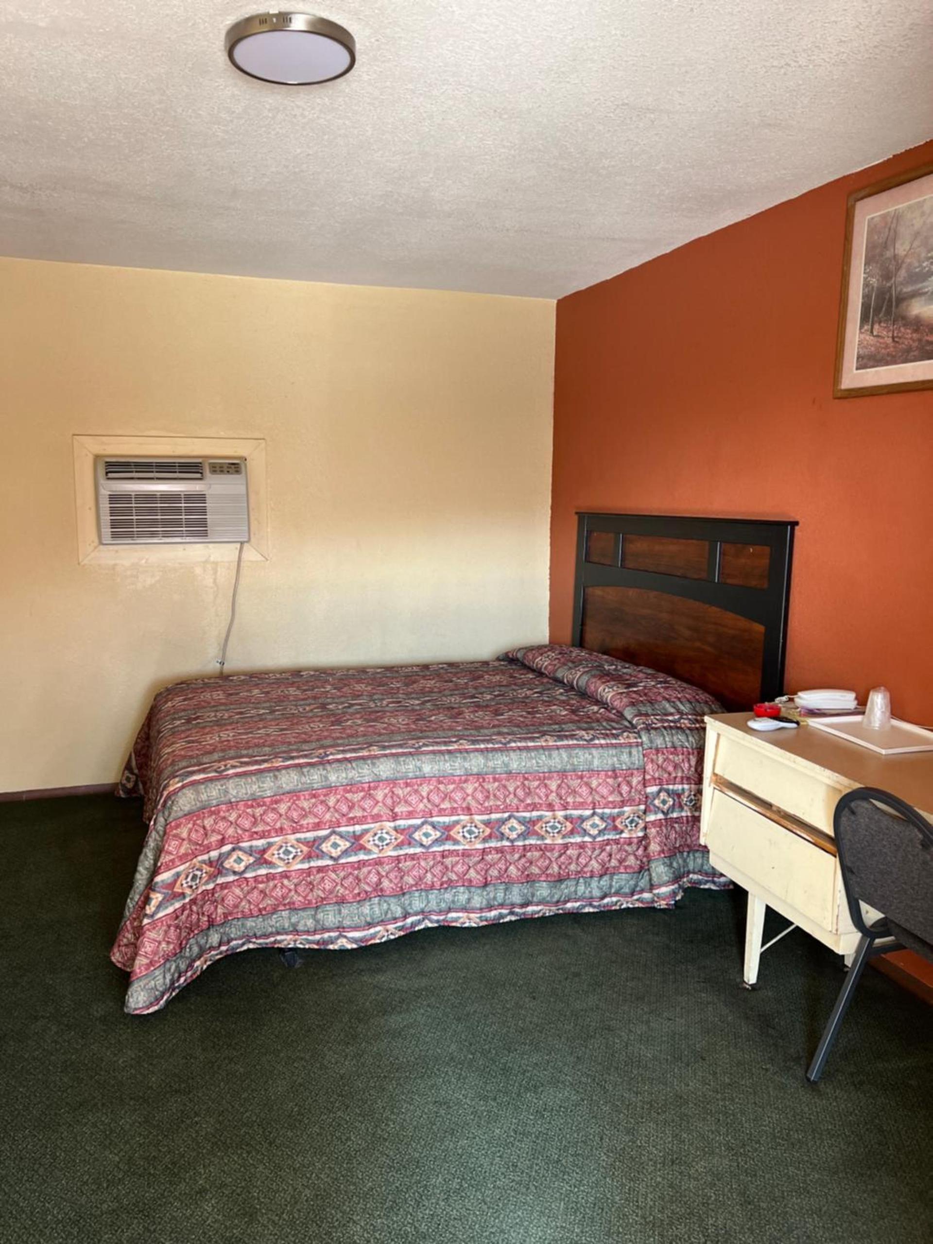 Economy Inn Odessa photo 37