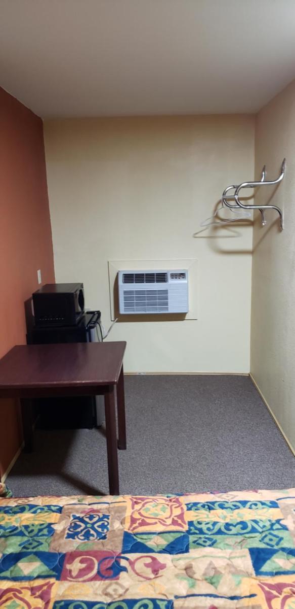 Economy Inn Odessa photo 33