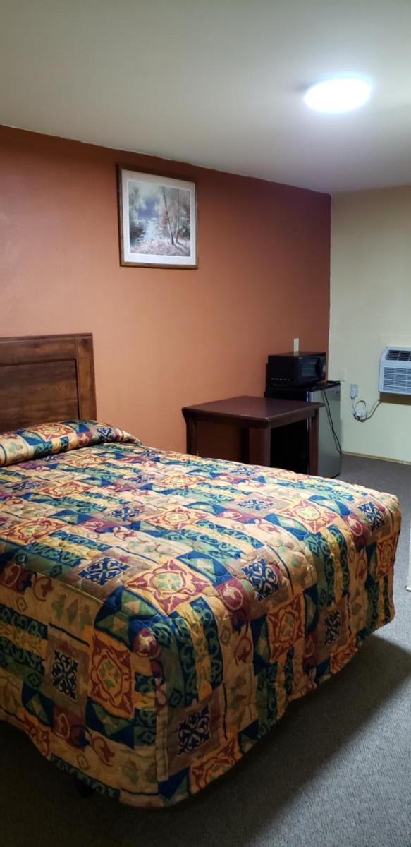 Economy Inn Odessa photo 36