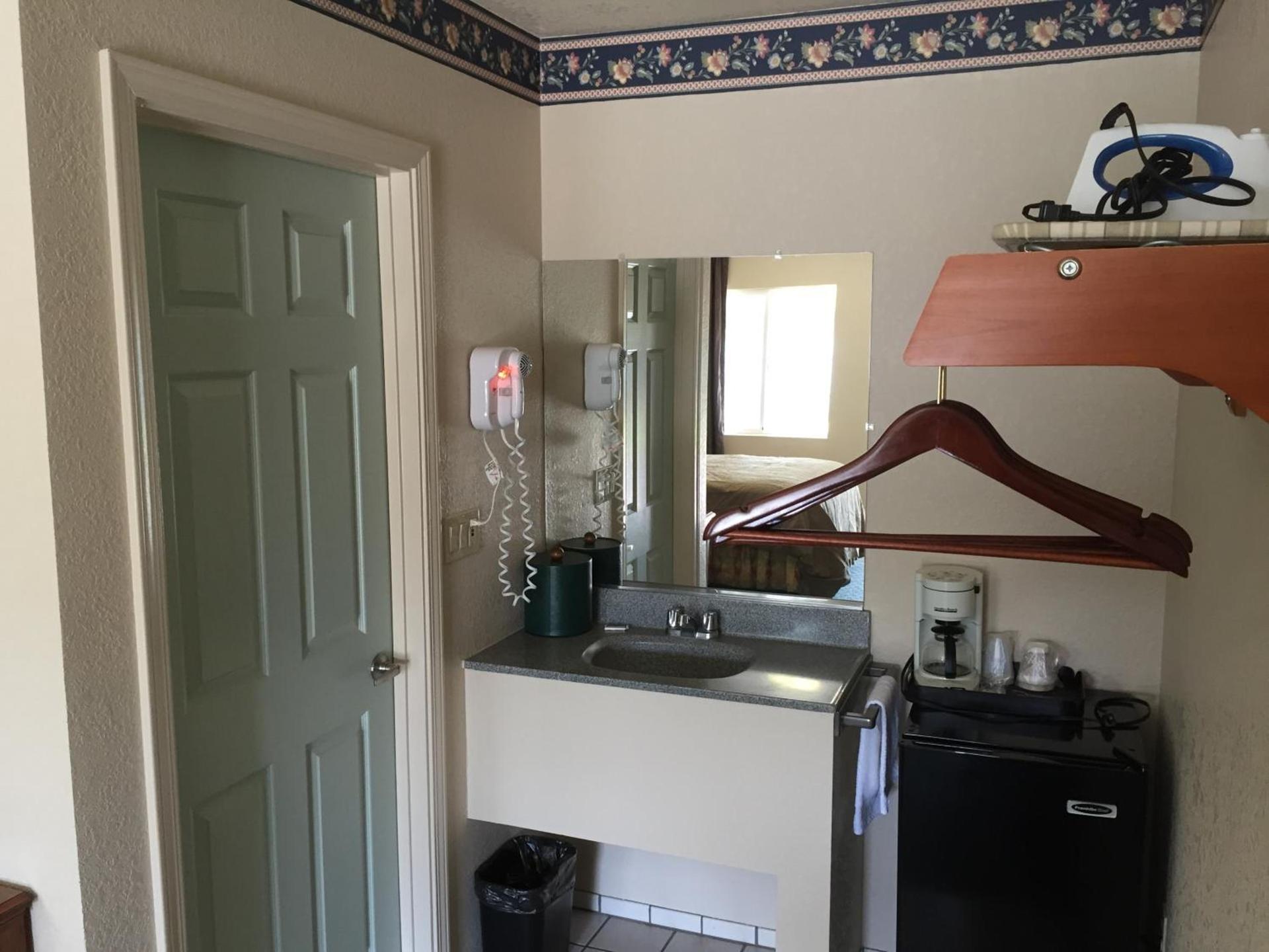 Budget Inn of Lodi photo 16