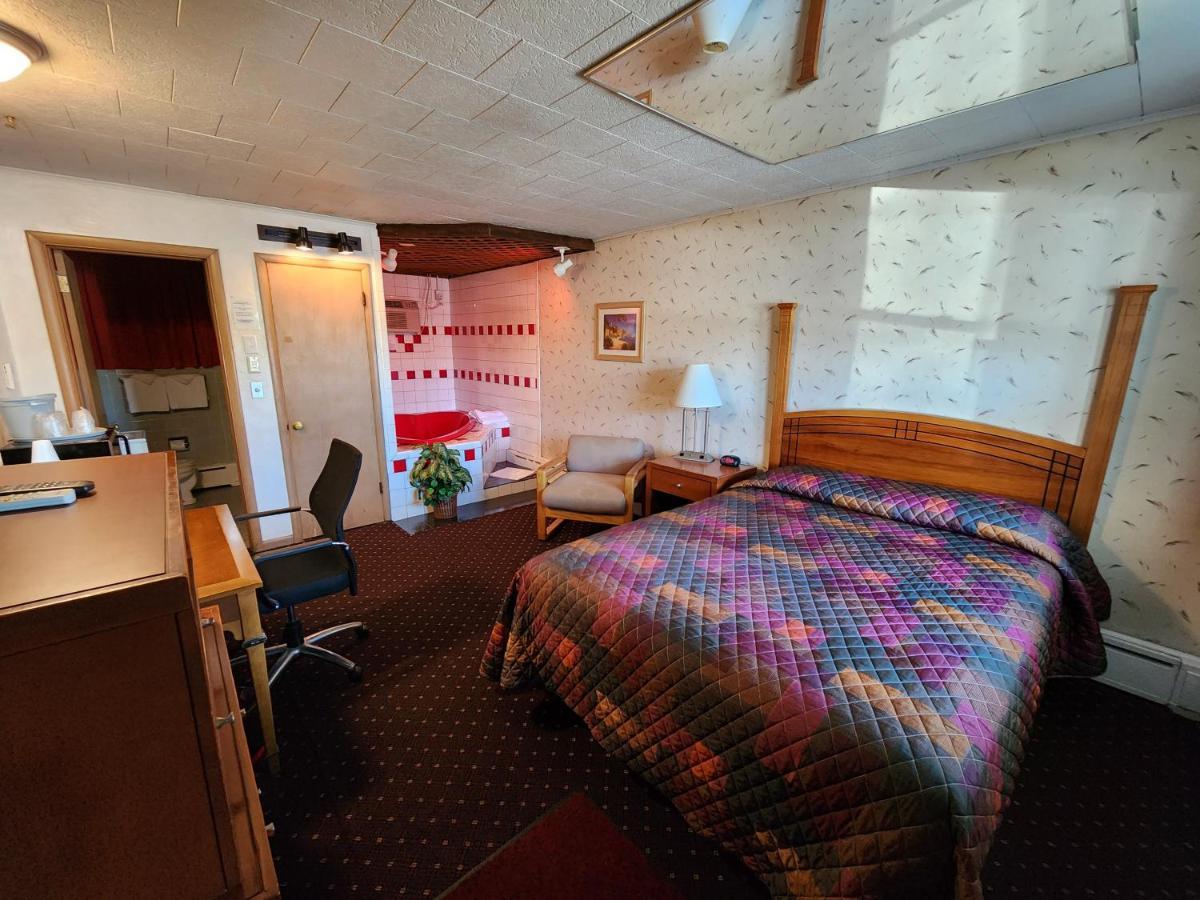 Riviera Motel photo 11