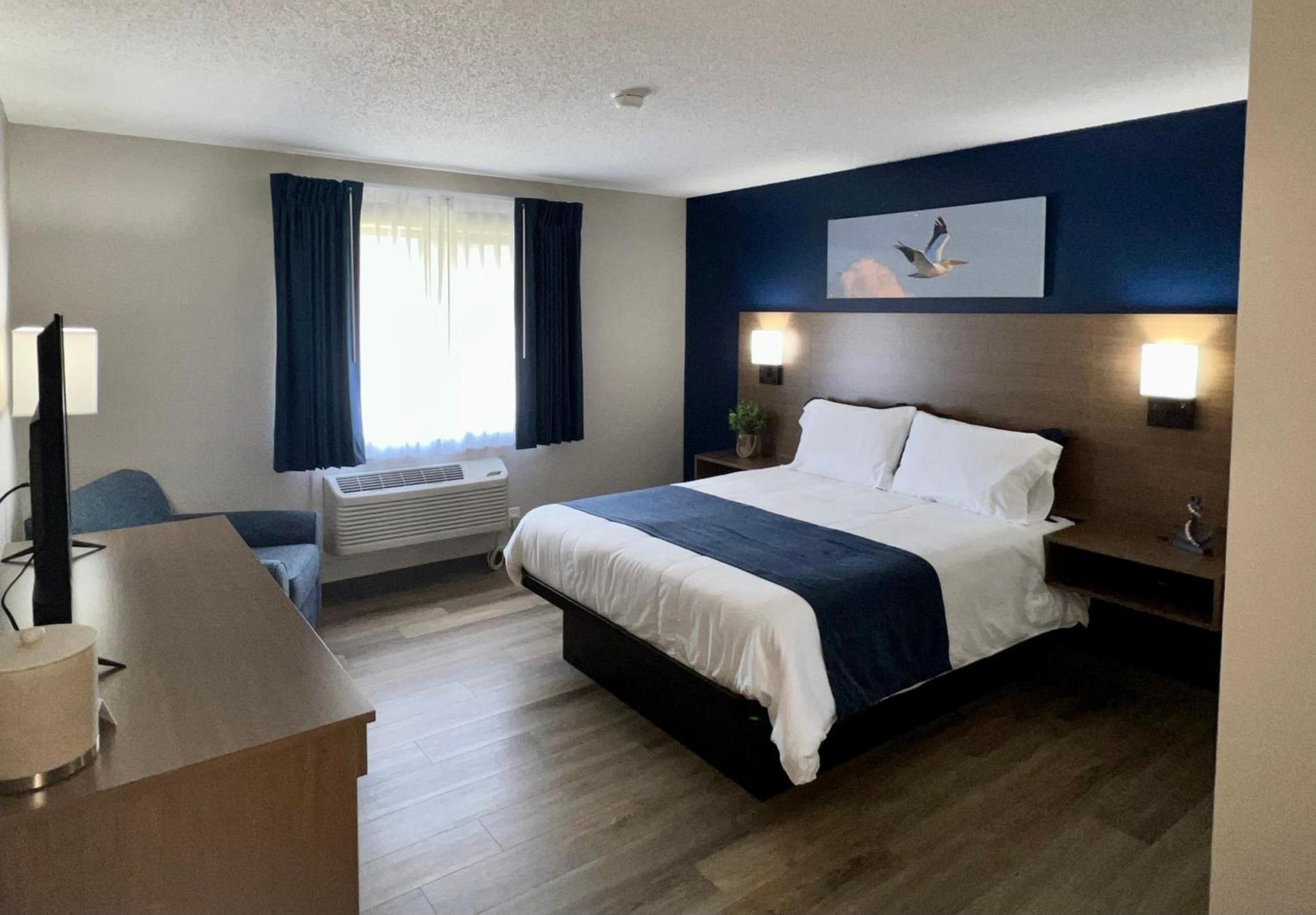 Hilltop Inn & Suites photo 35