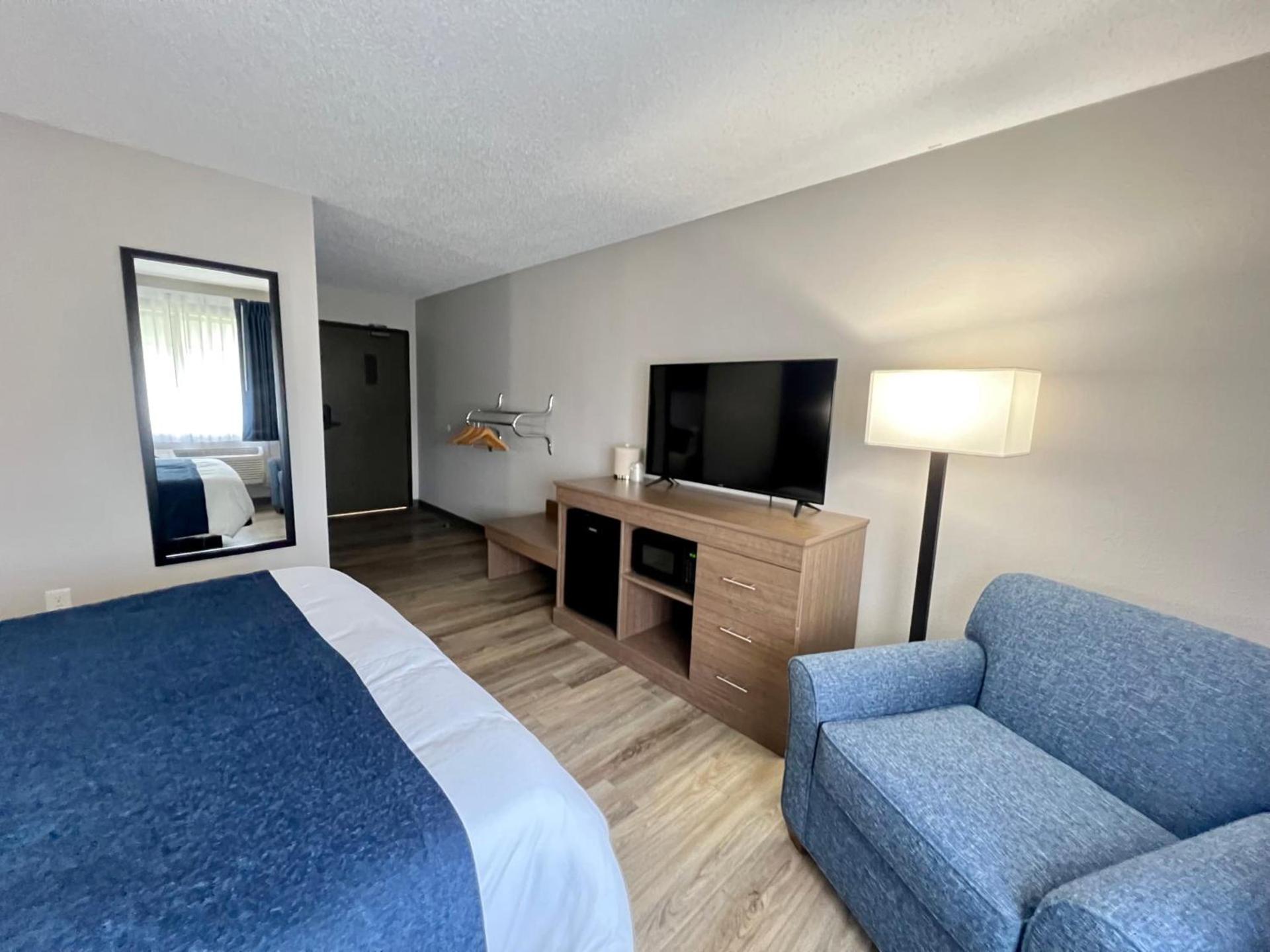 Hilltop Inn & Suites photo 34
