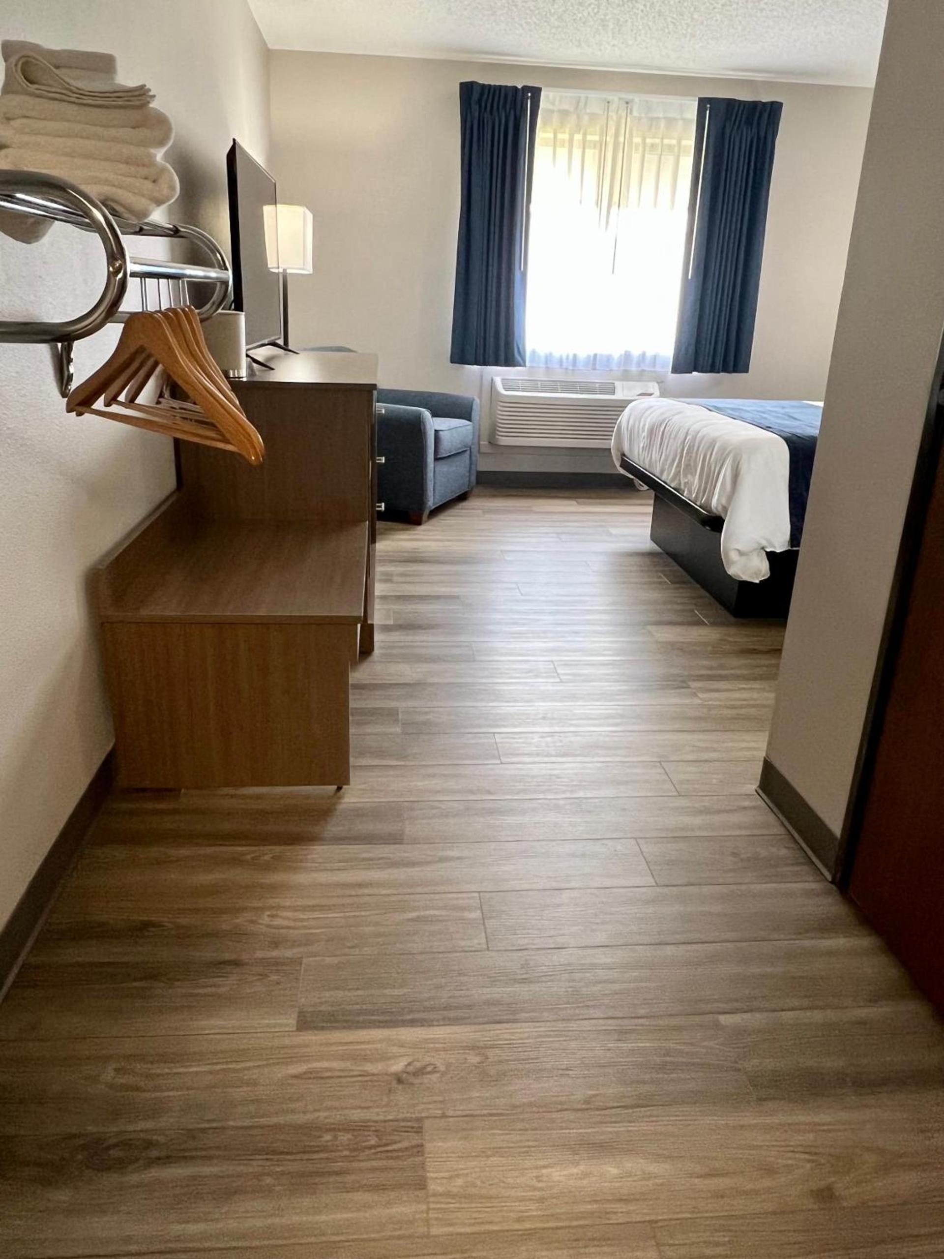Hilltop Inn & Suites photo 31