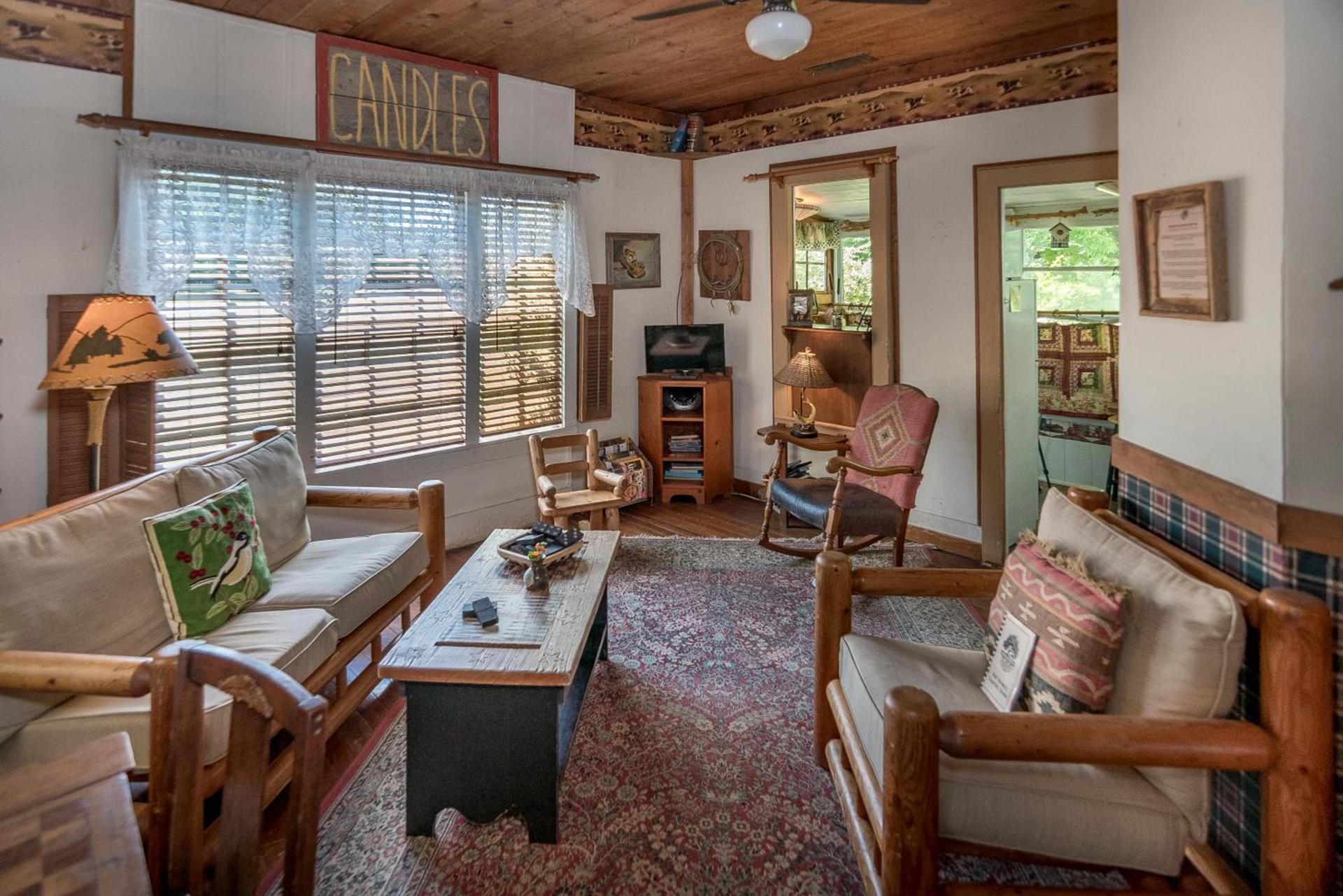 Country Woods Inn photo 4