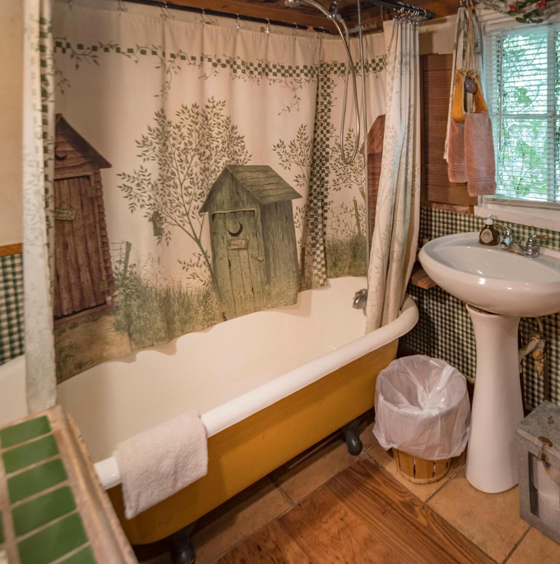Country Woods Inn photo 11