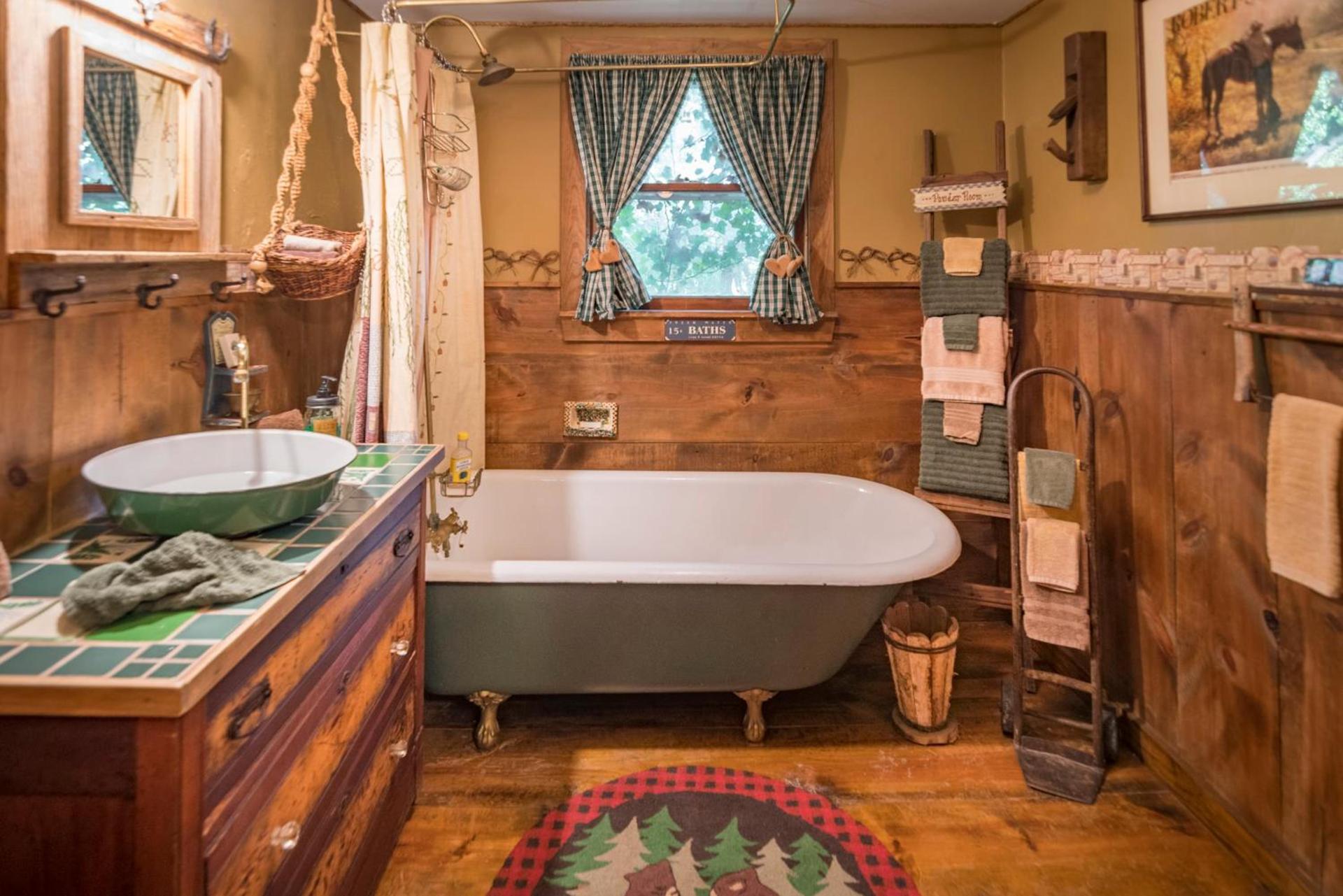Country Woods Inn photo 44