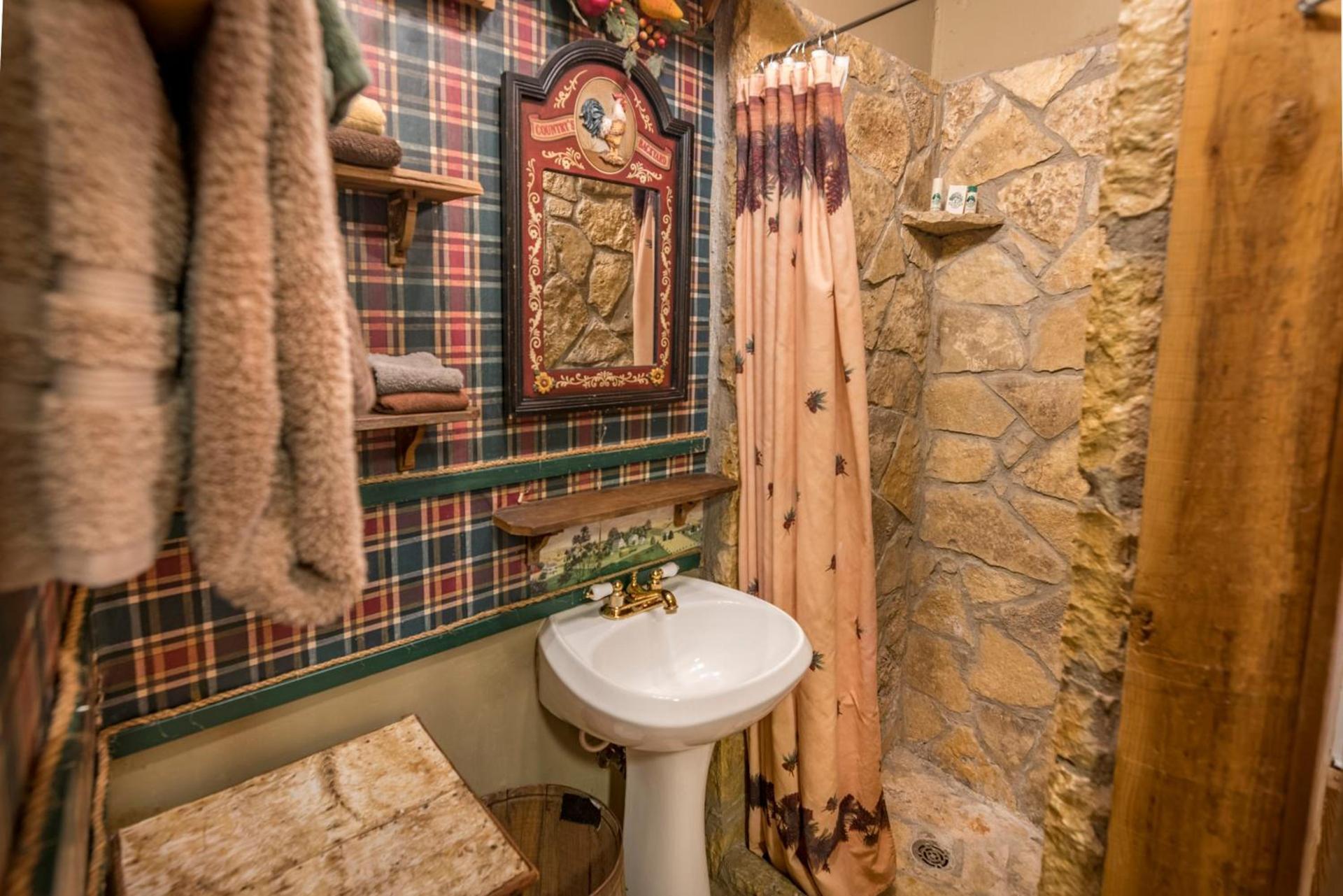 Country Woods Inn photo 56